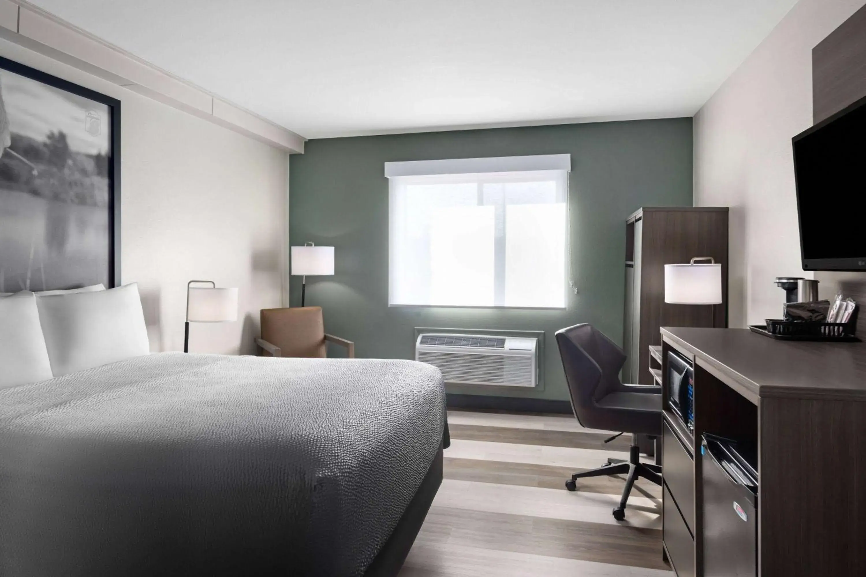 Queen Room - Non-Smoking in Super 8 by Wyndham Columbus Queen Room - Non-Smoking in Super 8 by Wyndham Columbus