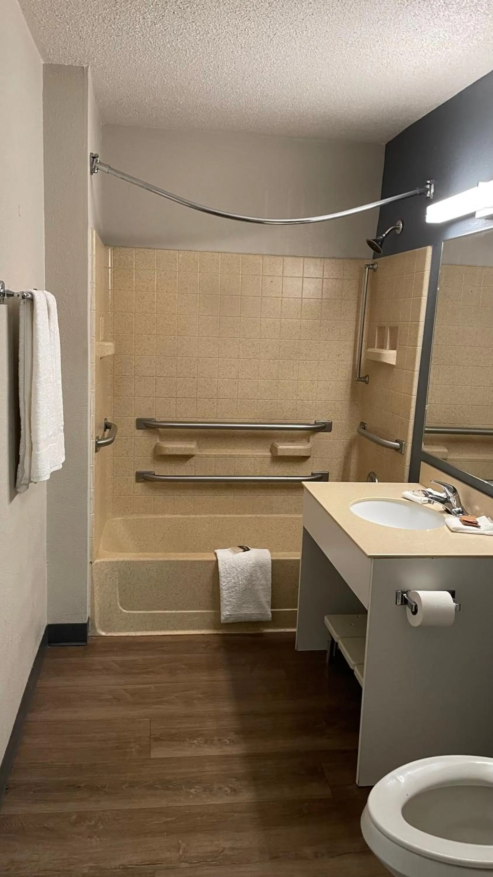 Bathroom in Sonesta Simply Suites Memphis