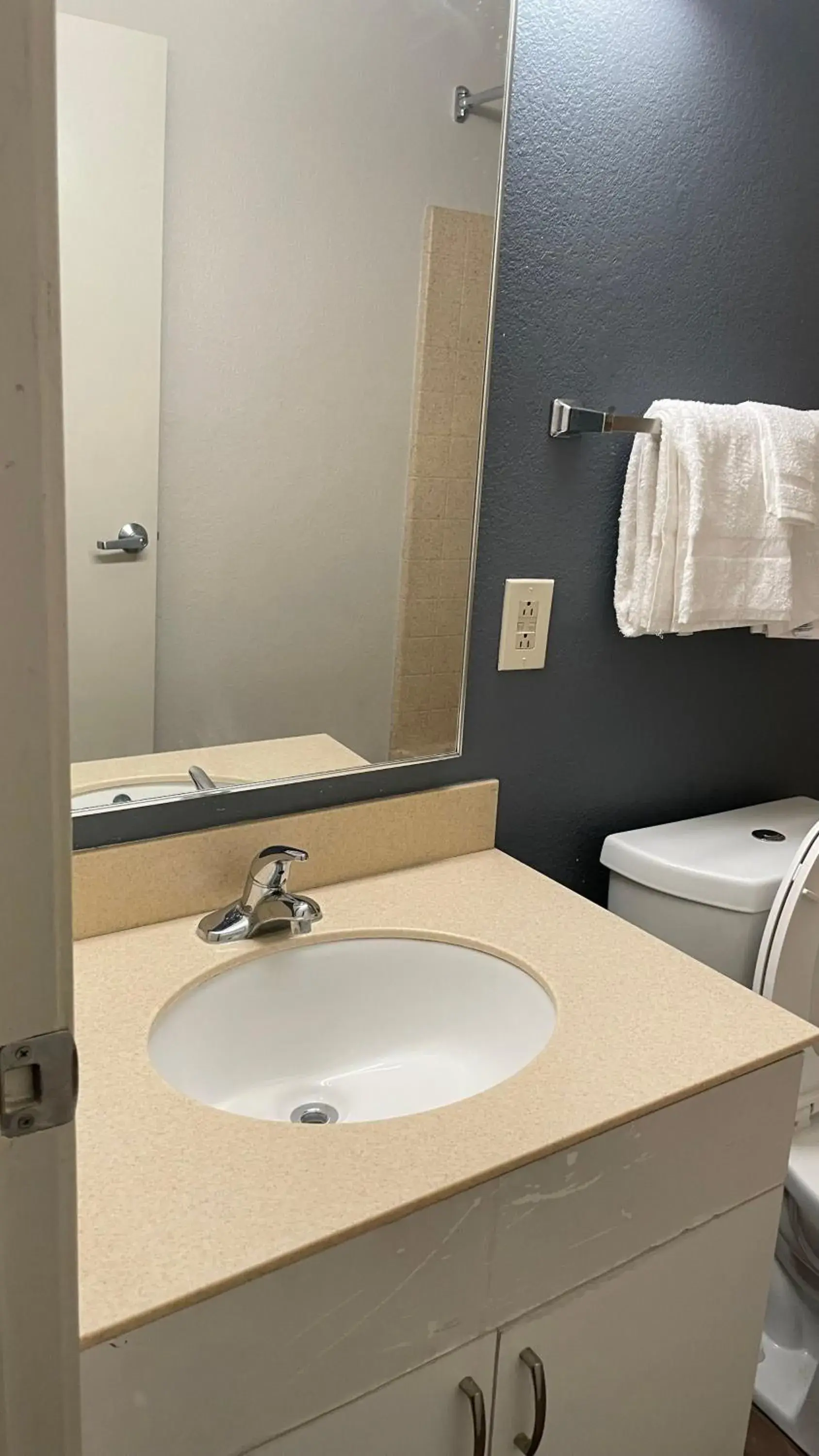 Deluxe Studio with 1 Queen Bed - Non-Smoking in Sonesta Simply Suites Memphis Deluxe Studio with 1 Queen Bed - Non-Smoking in Sonesta Simply Suites Memphis