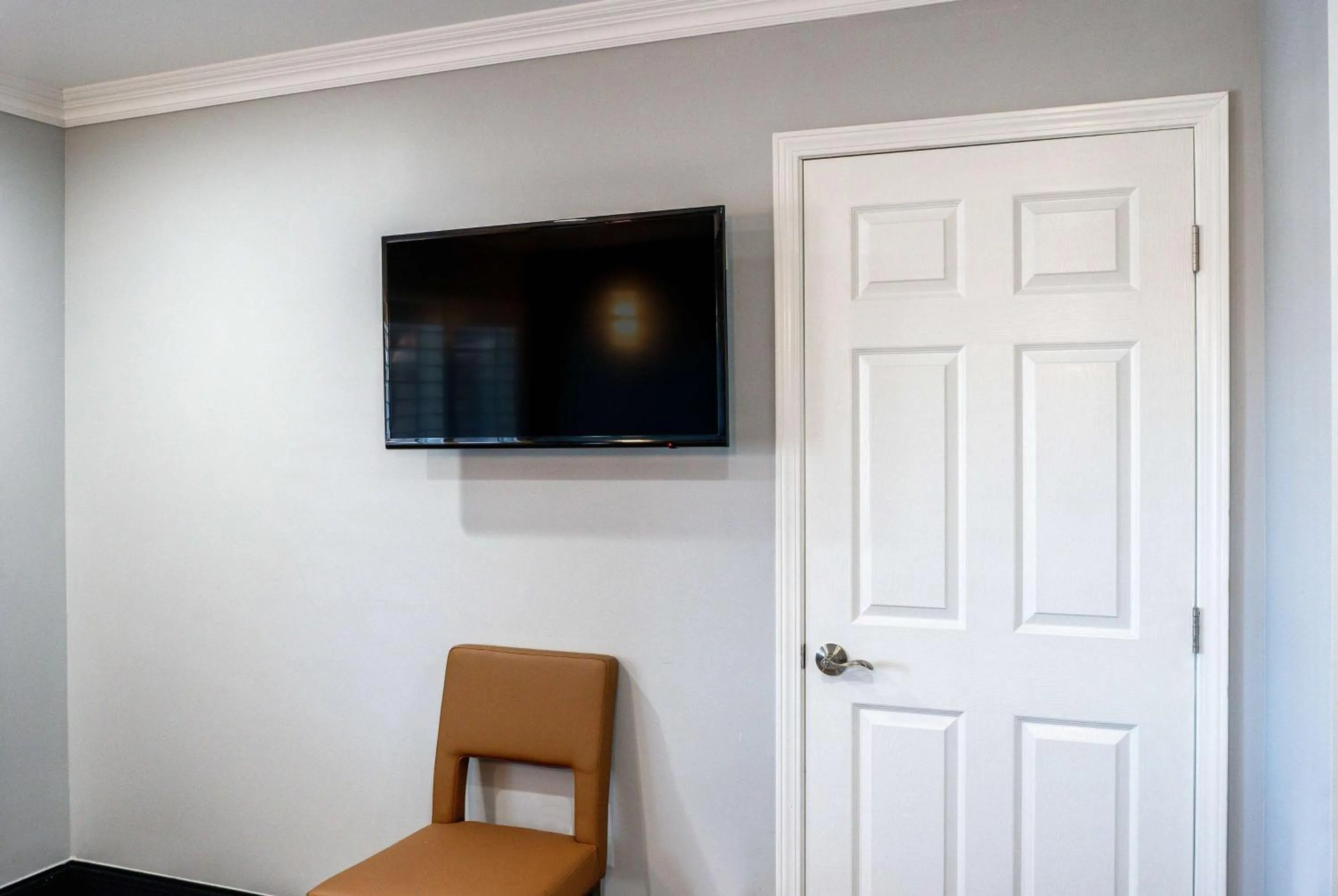 Photo of the whole room in Travelodge Inn & Suites by Wyndham Bell Los Angeles Area