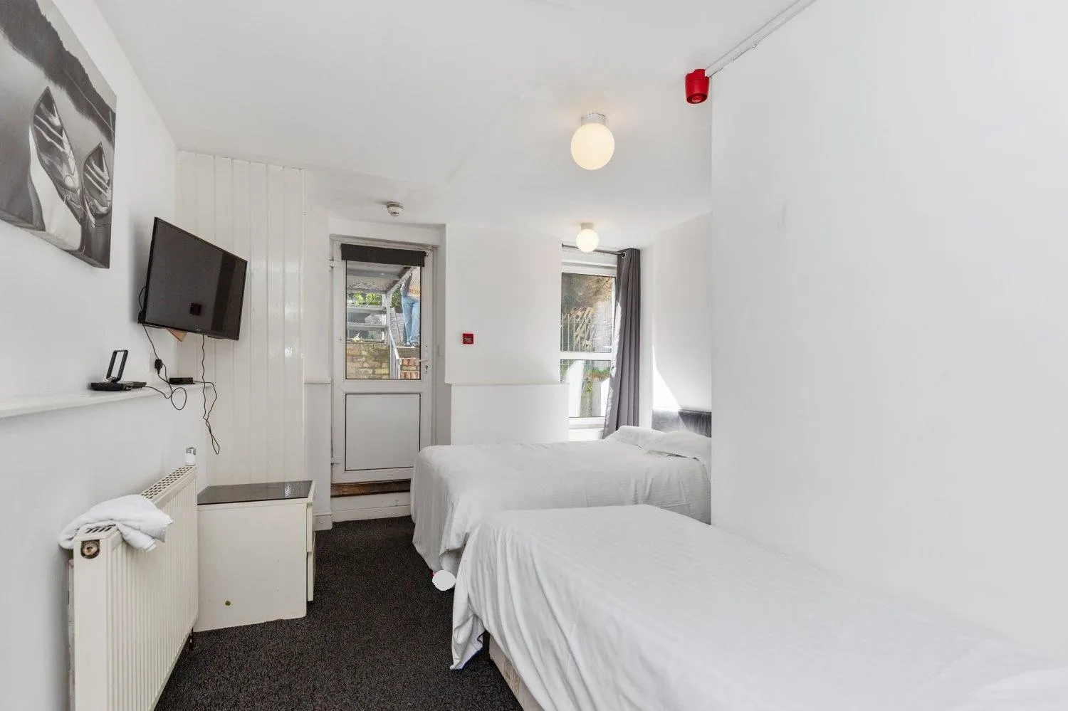 Bed in Amhurst Hotel