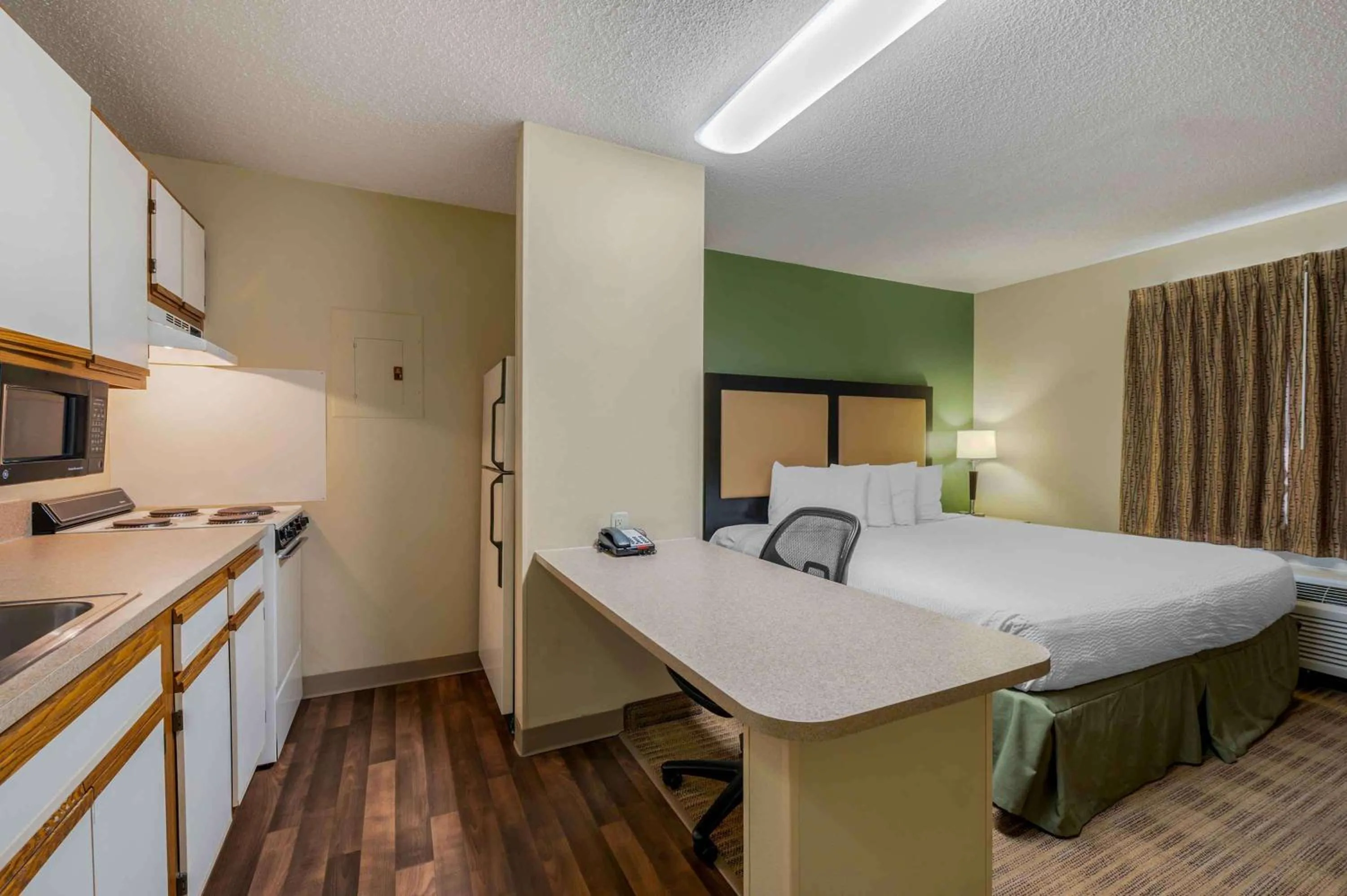 Bedroom, Bed in Extended Stay America Suites - Dayton - South
