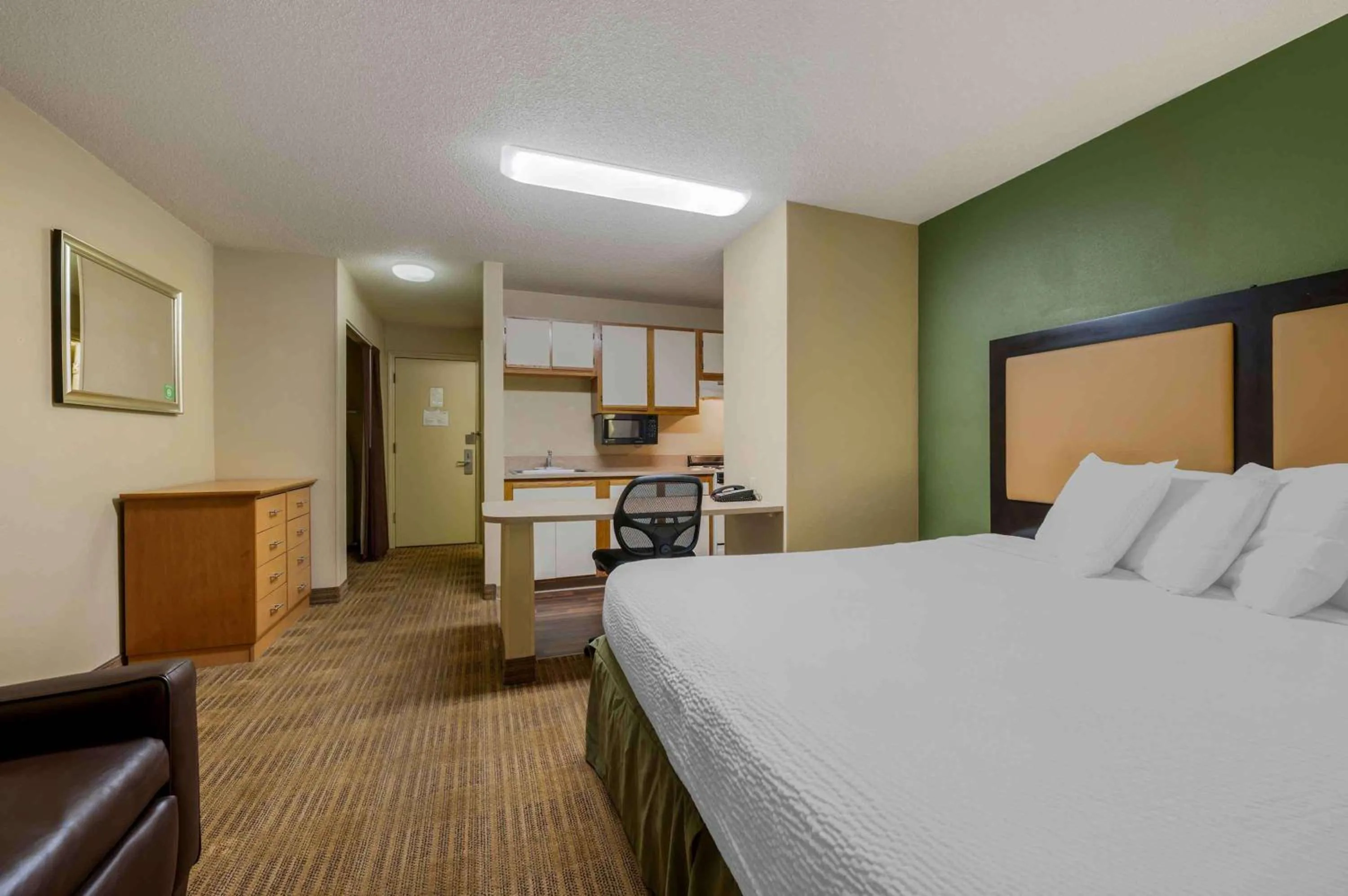 Bedroom, Bed in Extended Stay America Suites - Dayton - South