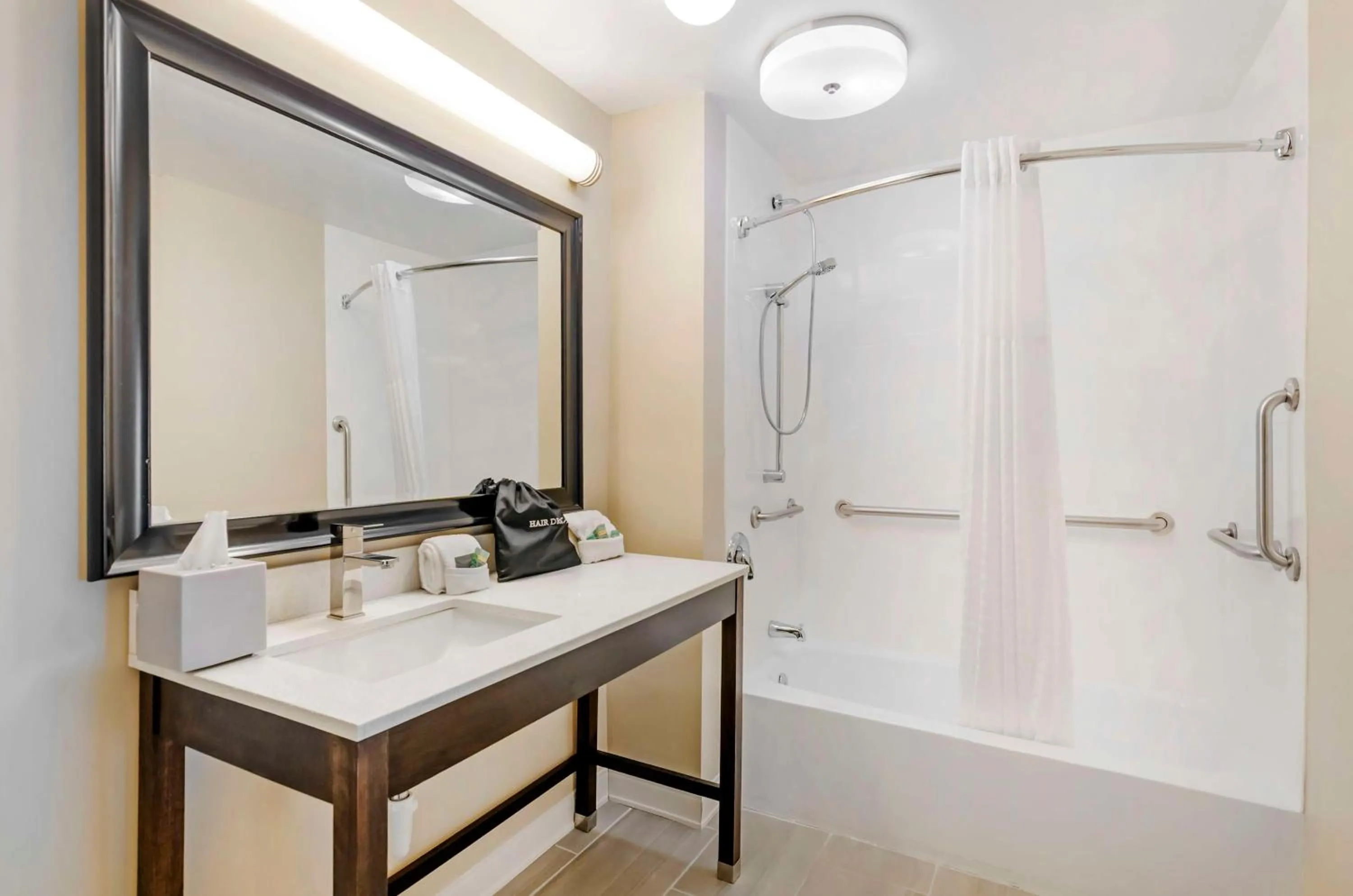 Bathroom in Best Western Lexington Inn