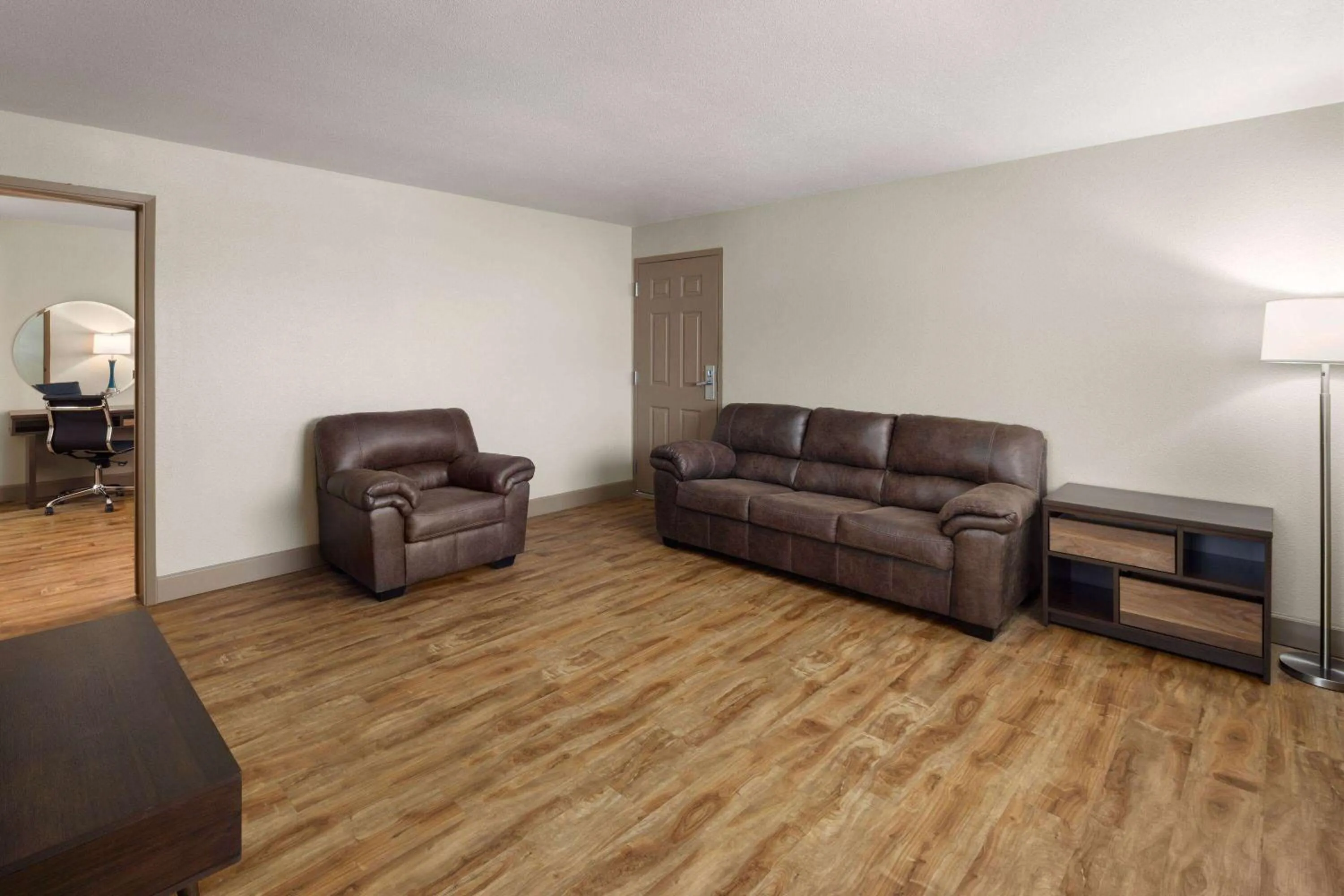 Photo of the whole room in Super 8 by Wyndham Fallon