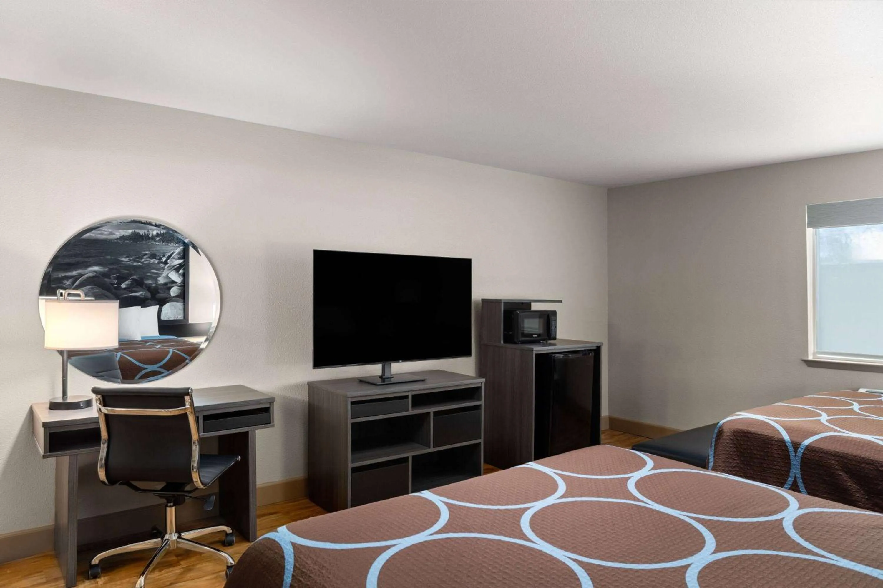 Photo of the whole room, Bed in Super 8 by Wyndham Fallon