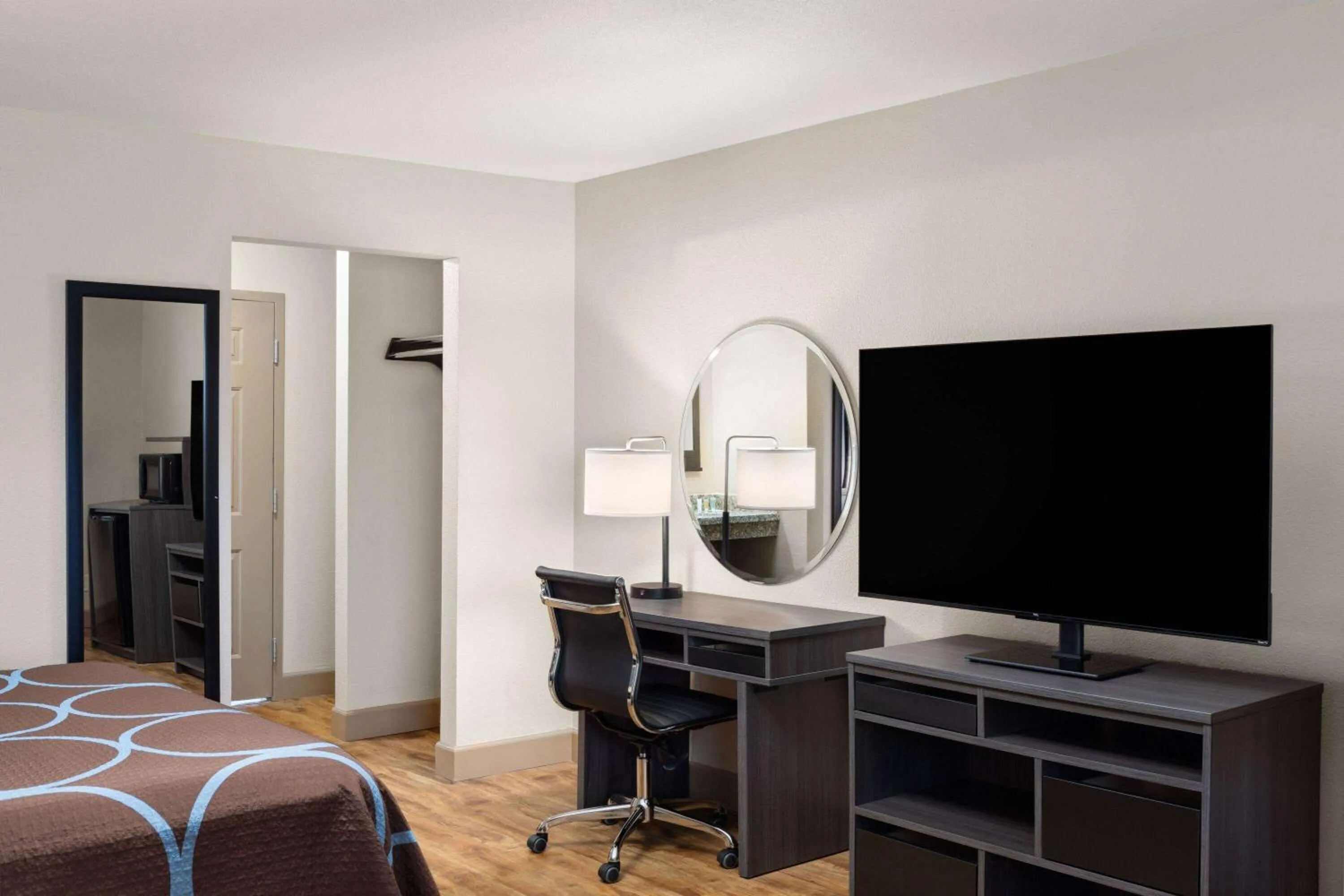 Photo of the whole room in Super 8 by Wyndham Fallon