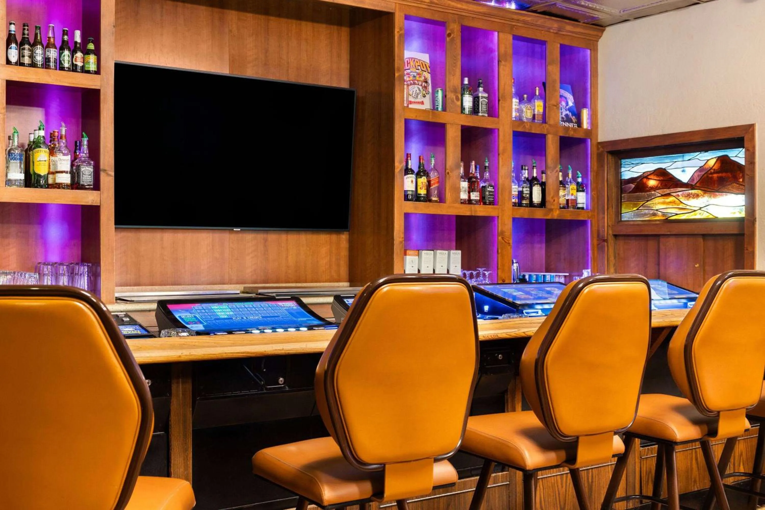 Lounge or bar in Super 8 by Wyndham Fallon