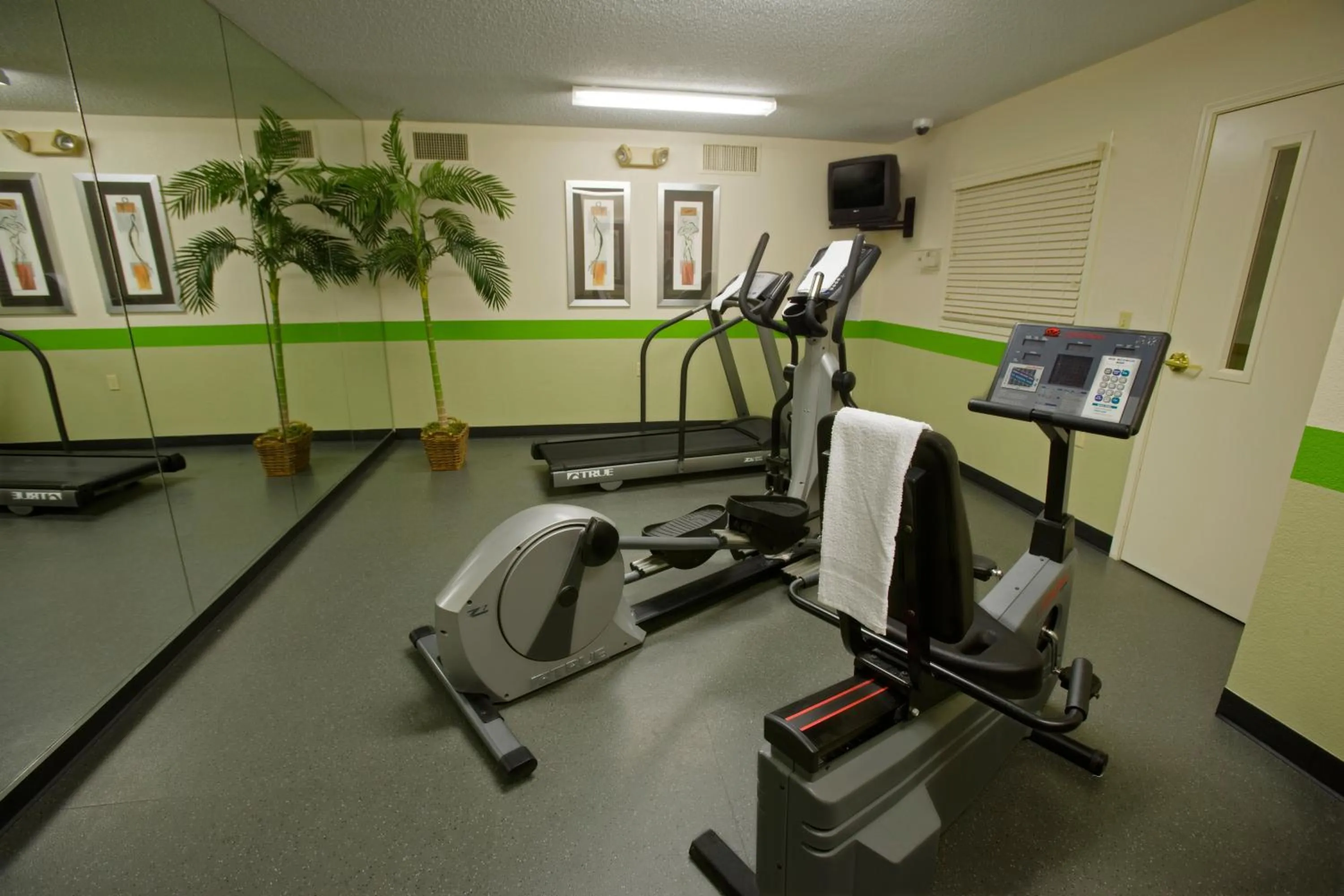 Fitness centre/facilities in Extended Stay America Select Suites - Denver - Tech Center South