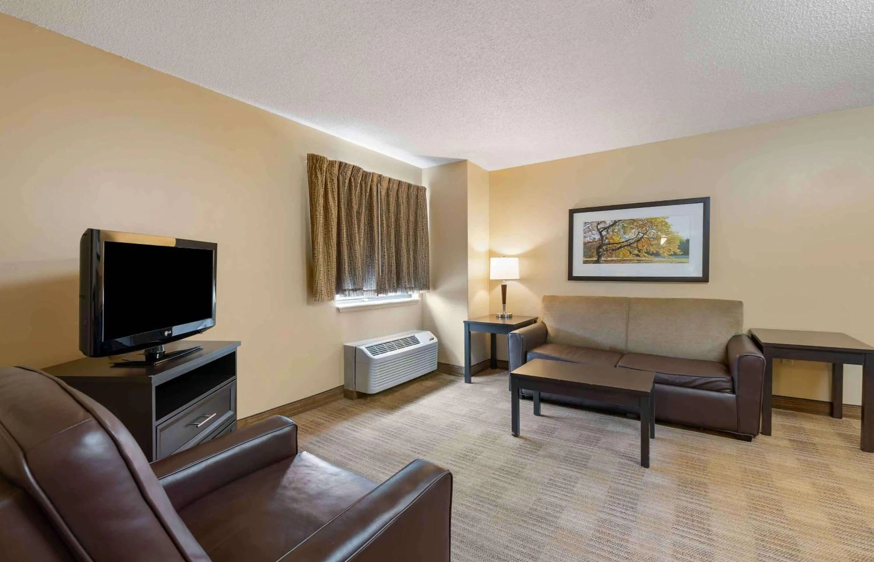 Bedroom in Extended Stay America Suites - Cincinnati - Fairfield