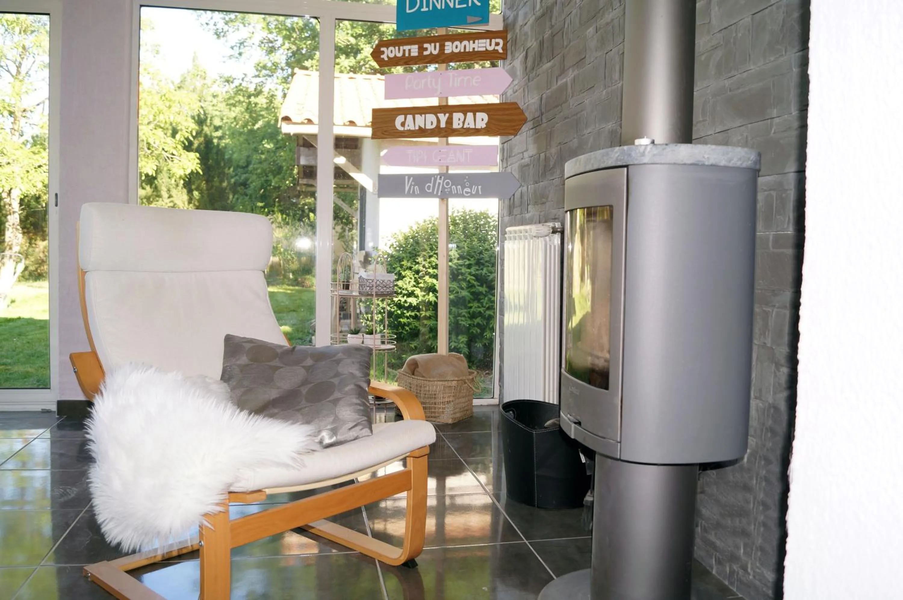 Decorative detail in Les Agapanthes du frontonnais