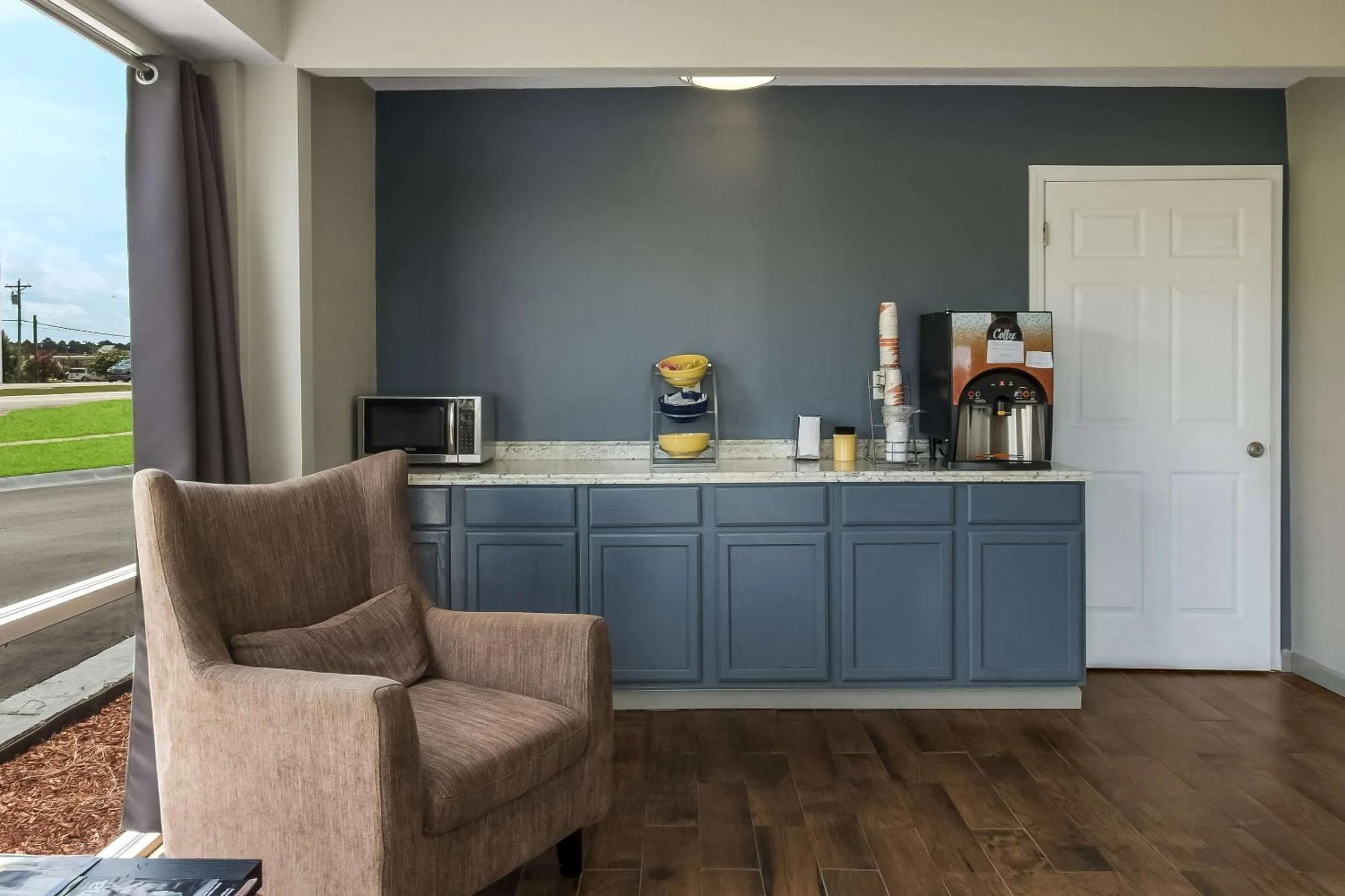 Breakfast in Econo Lodge Cherry Point