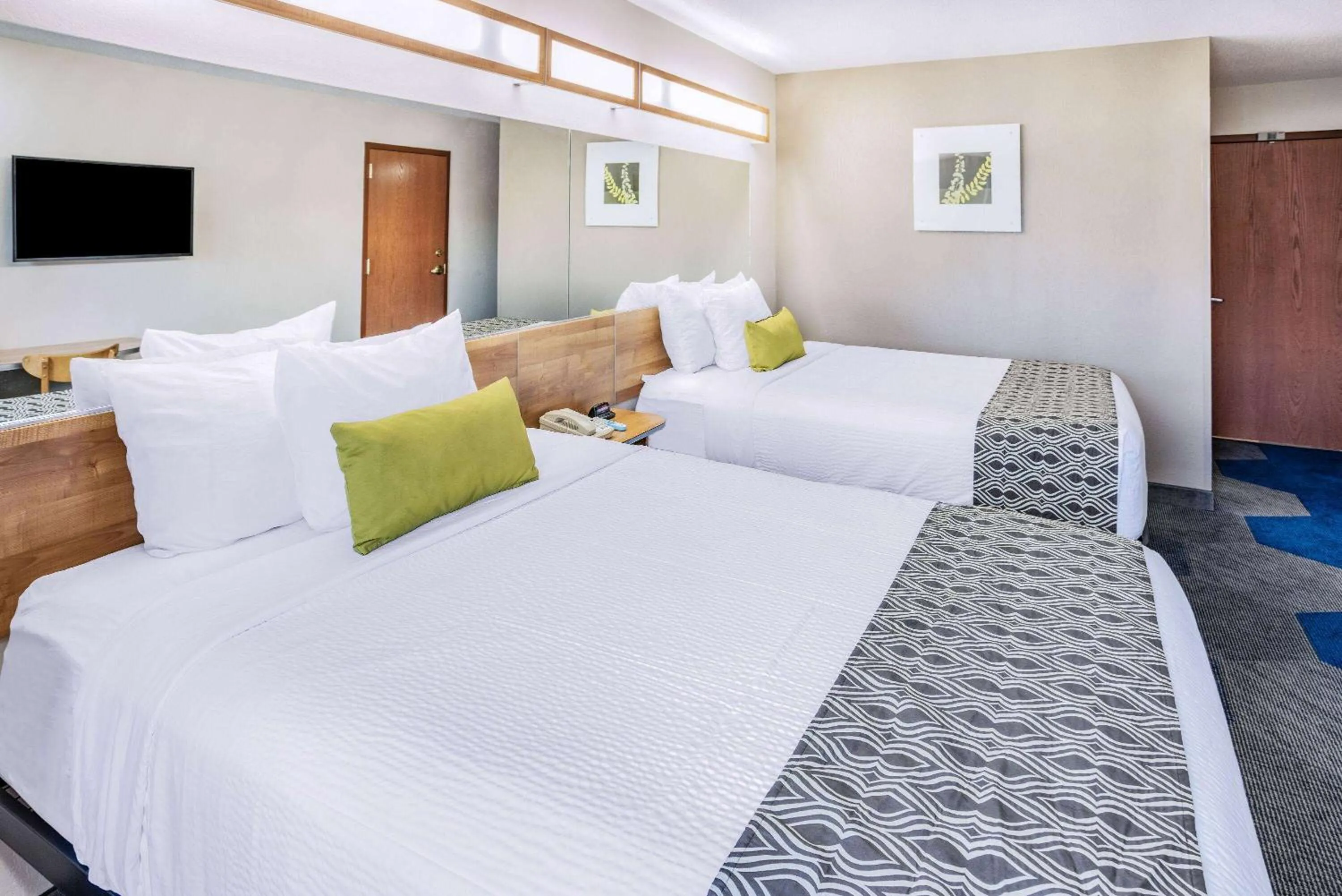 Photo of the whole room, Bed in Microtel Inn & Suites by Wyndham Johnstown