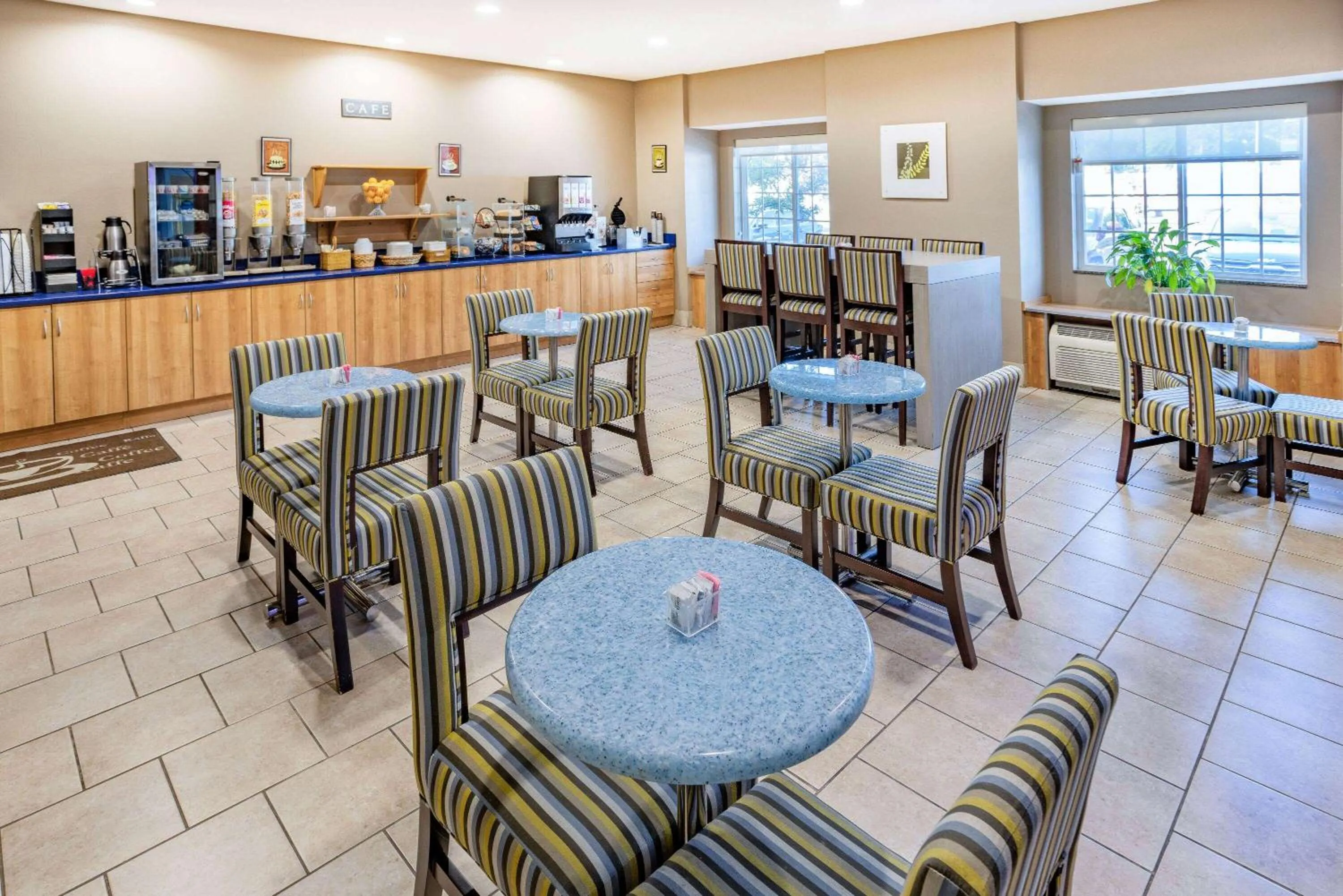 Breakfast in Microtel Inn & Suites by Wyndham Johnstown