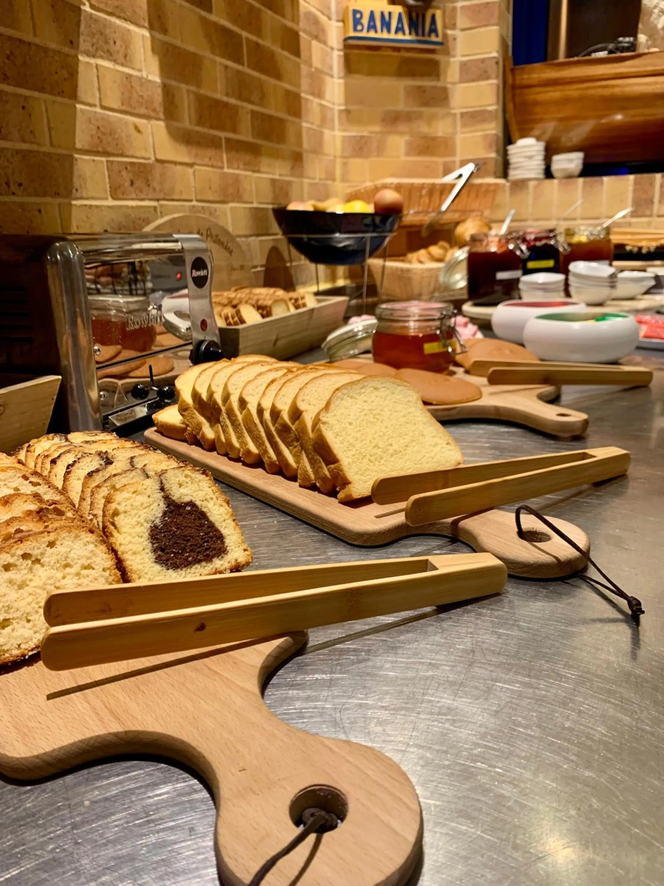 Breakfast in Hotel Arcantis Le Voltaire