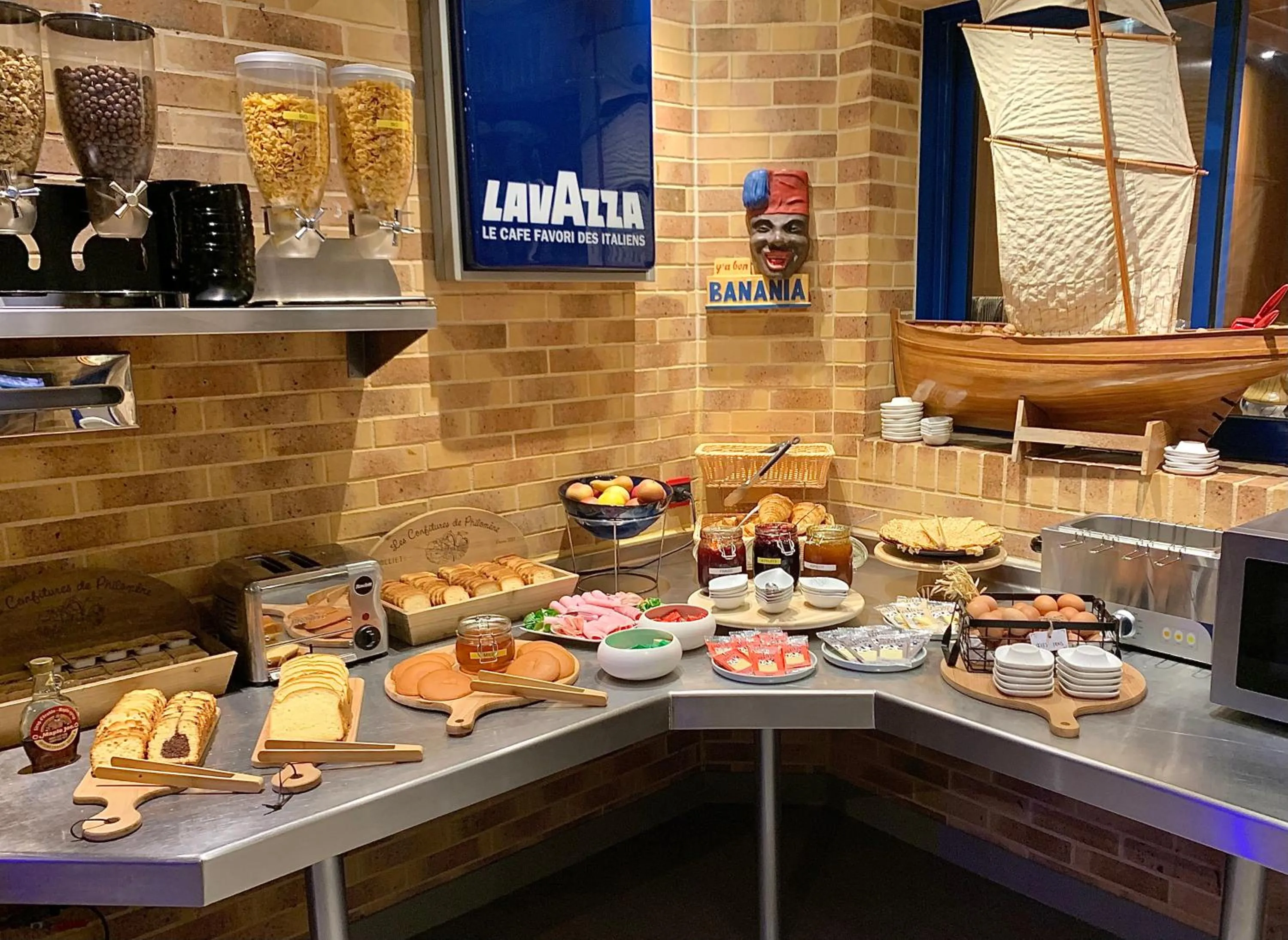 Breakfast in Hotel Arcantis Le Voltaire