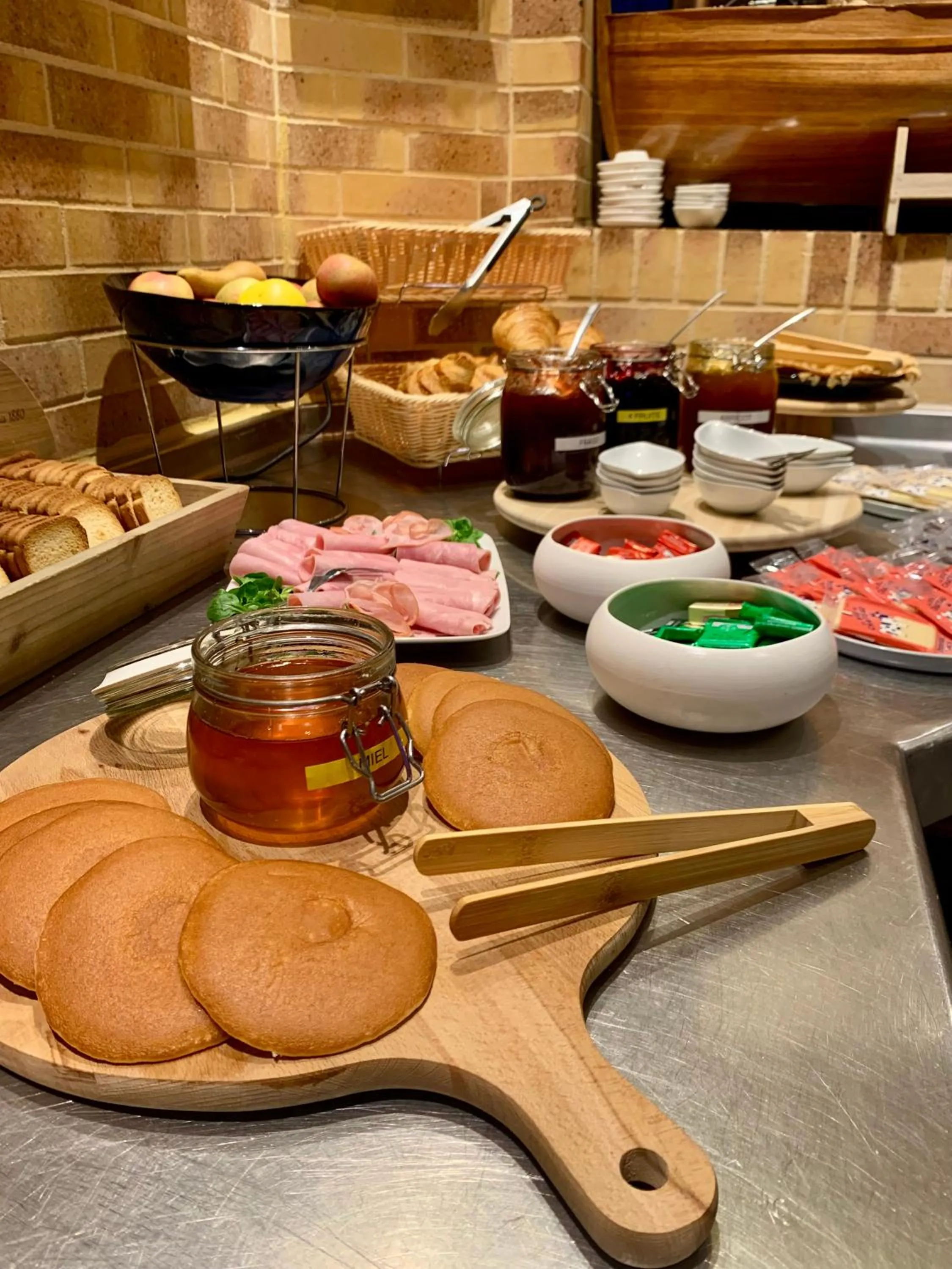 Breakfast in Hotel Arcantis Le Voltaire