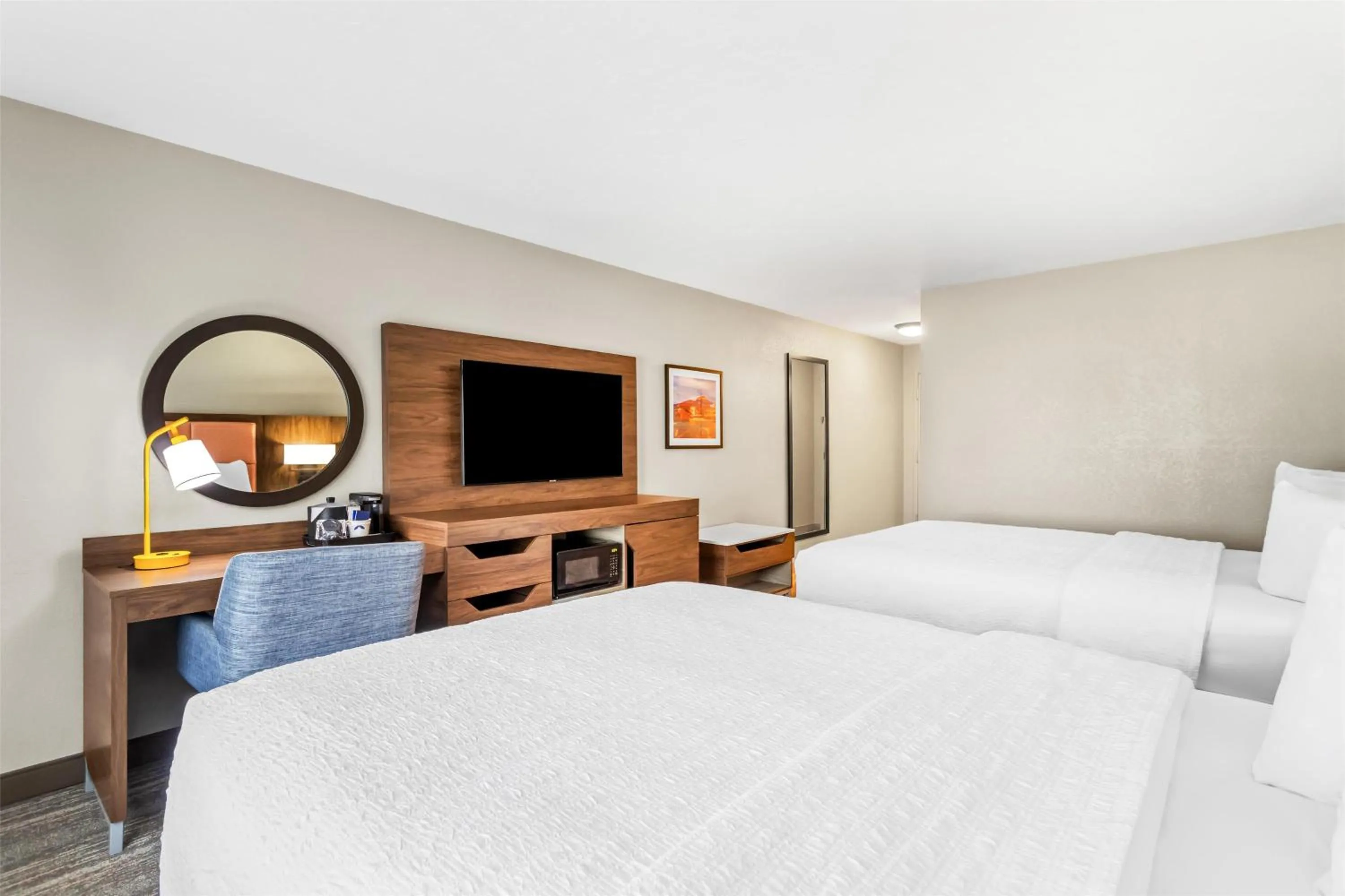 Bed in Hampton Inn & Suites Farmington