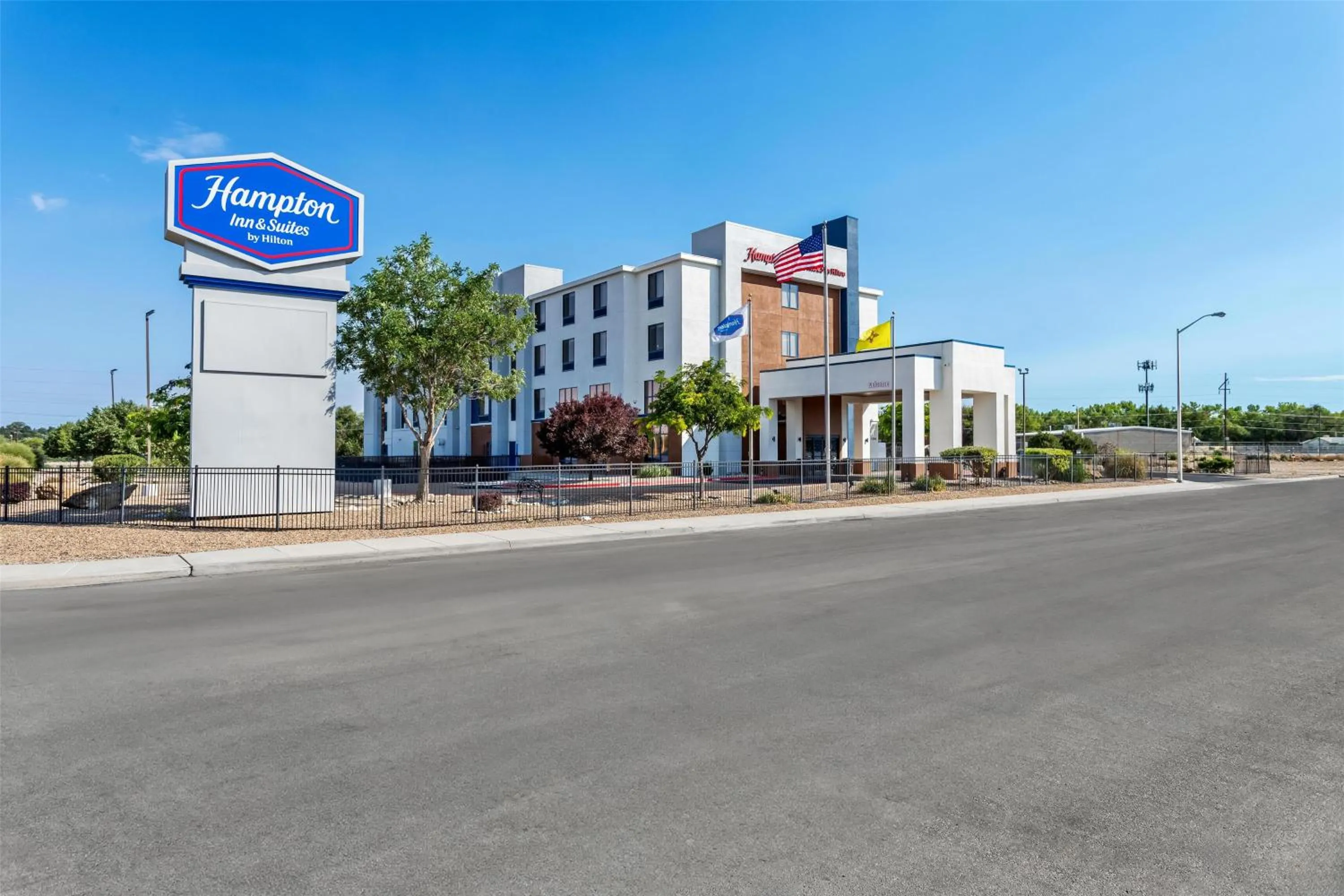 Property building in Hampton Inn & Suites Farmington