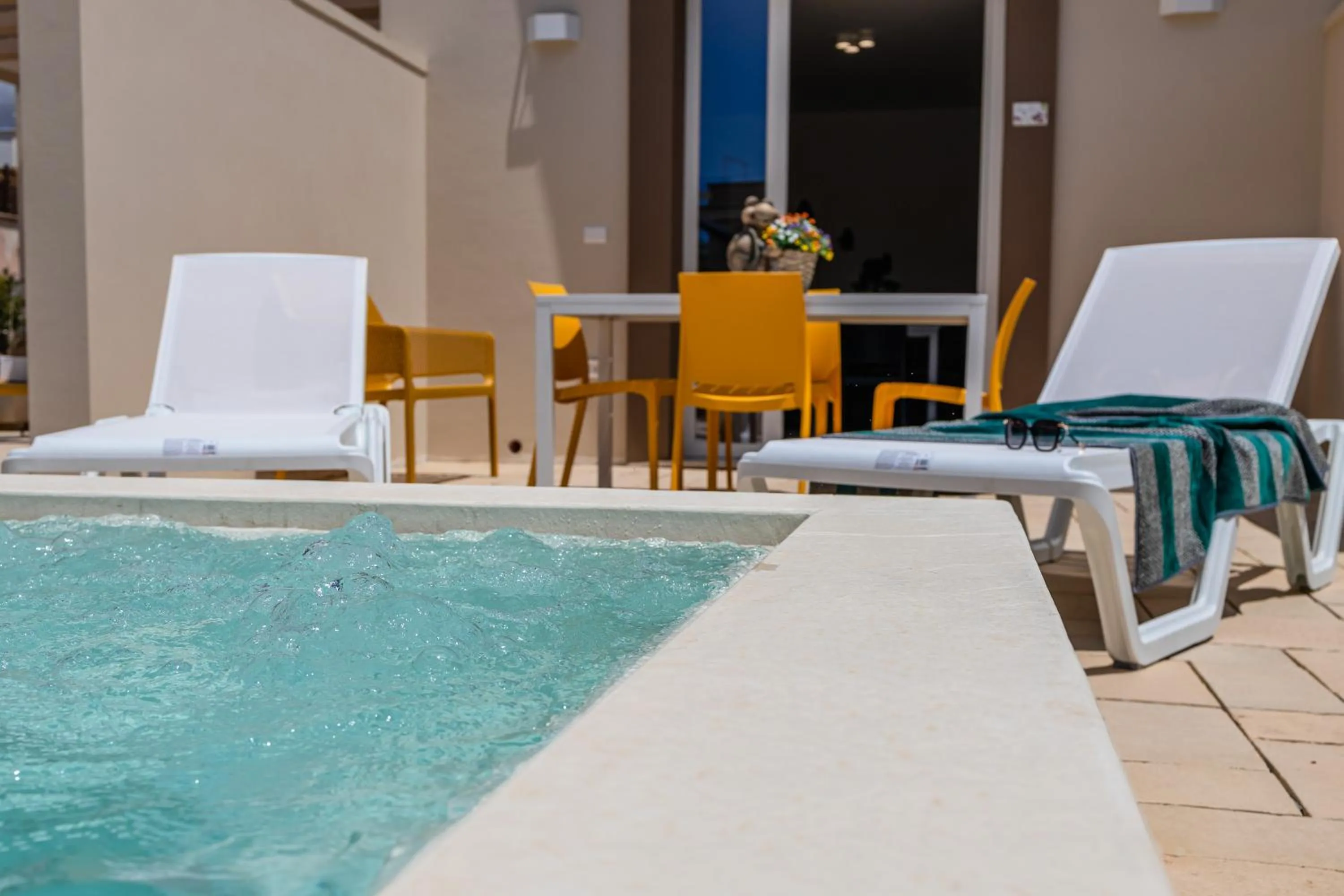 Swimming pool in La Collina di Montegrappa - Suites with Heated Private Pool - Suites with Shared Pool