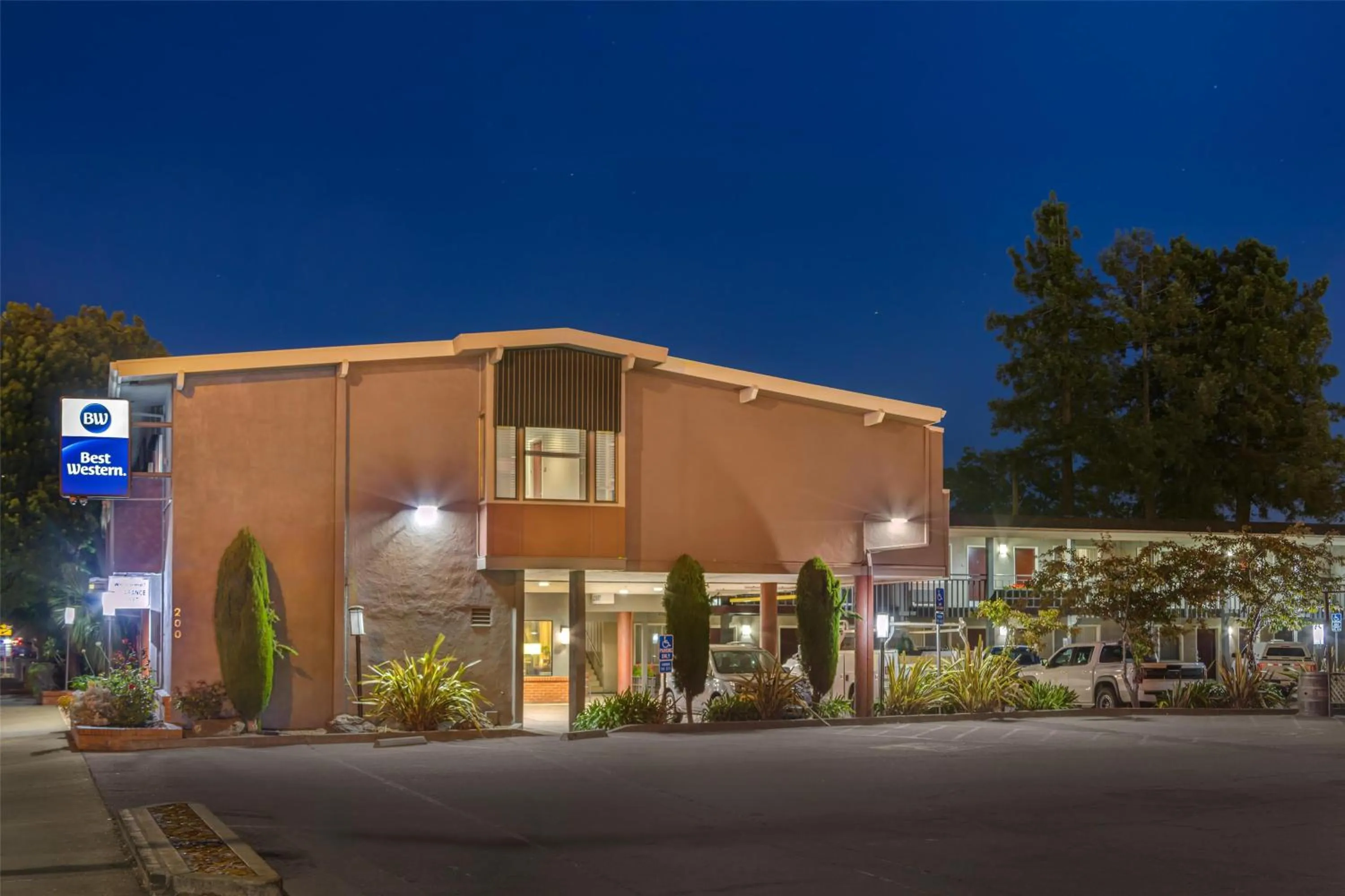 Property building in Best Western Petaluma Inn