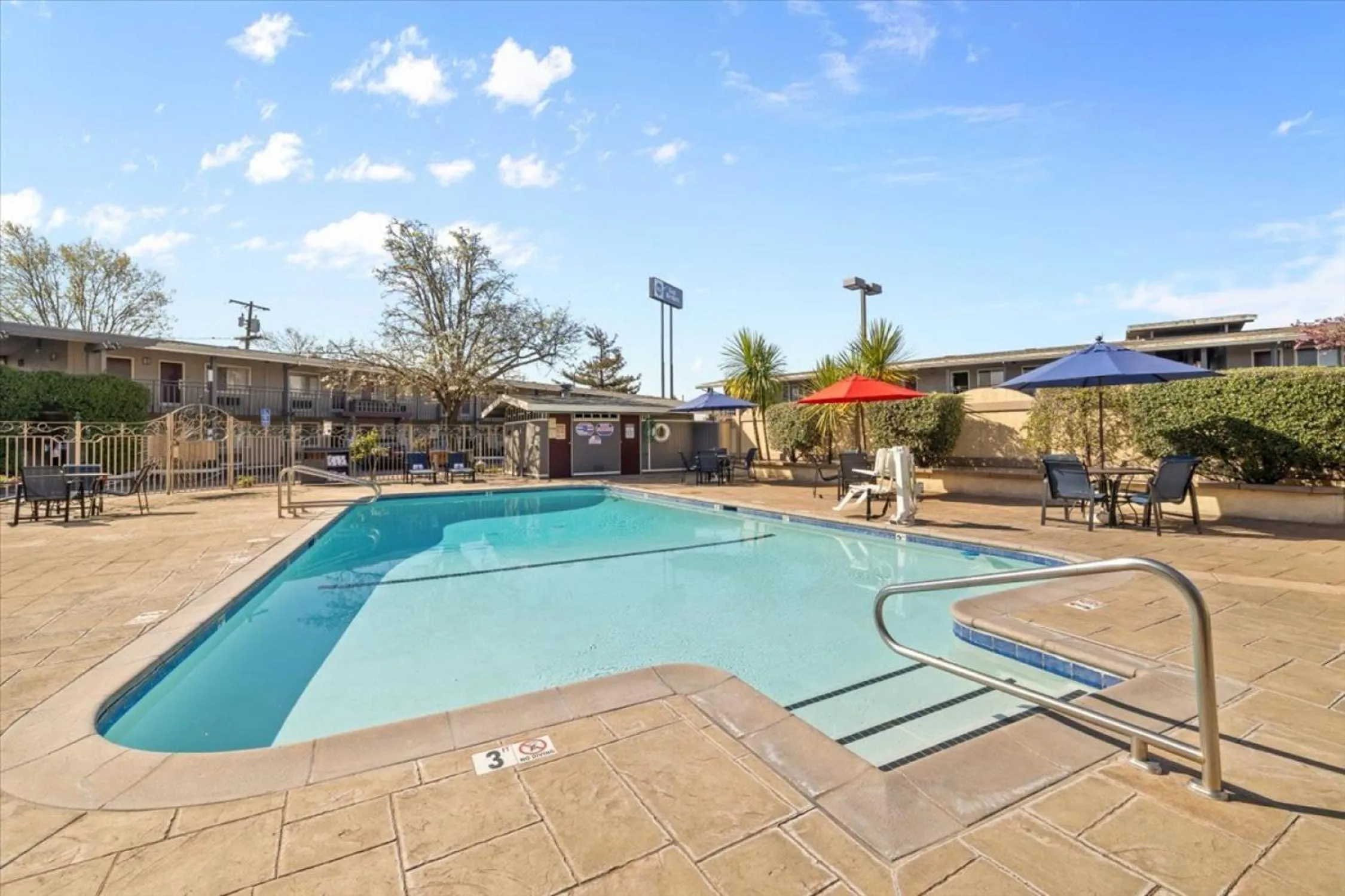 Day in Best Western Petaluma Inn