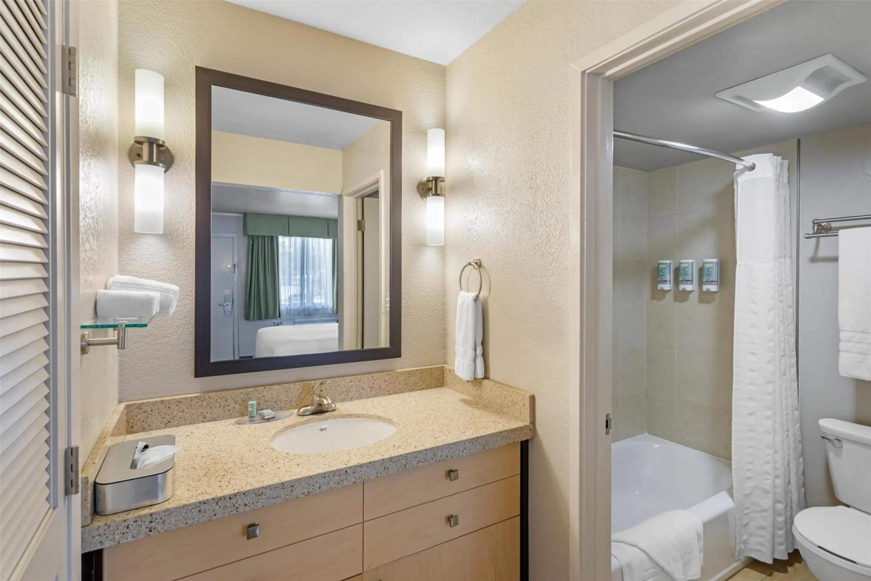 Bathroom in Best Western Petaluma Inn