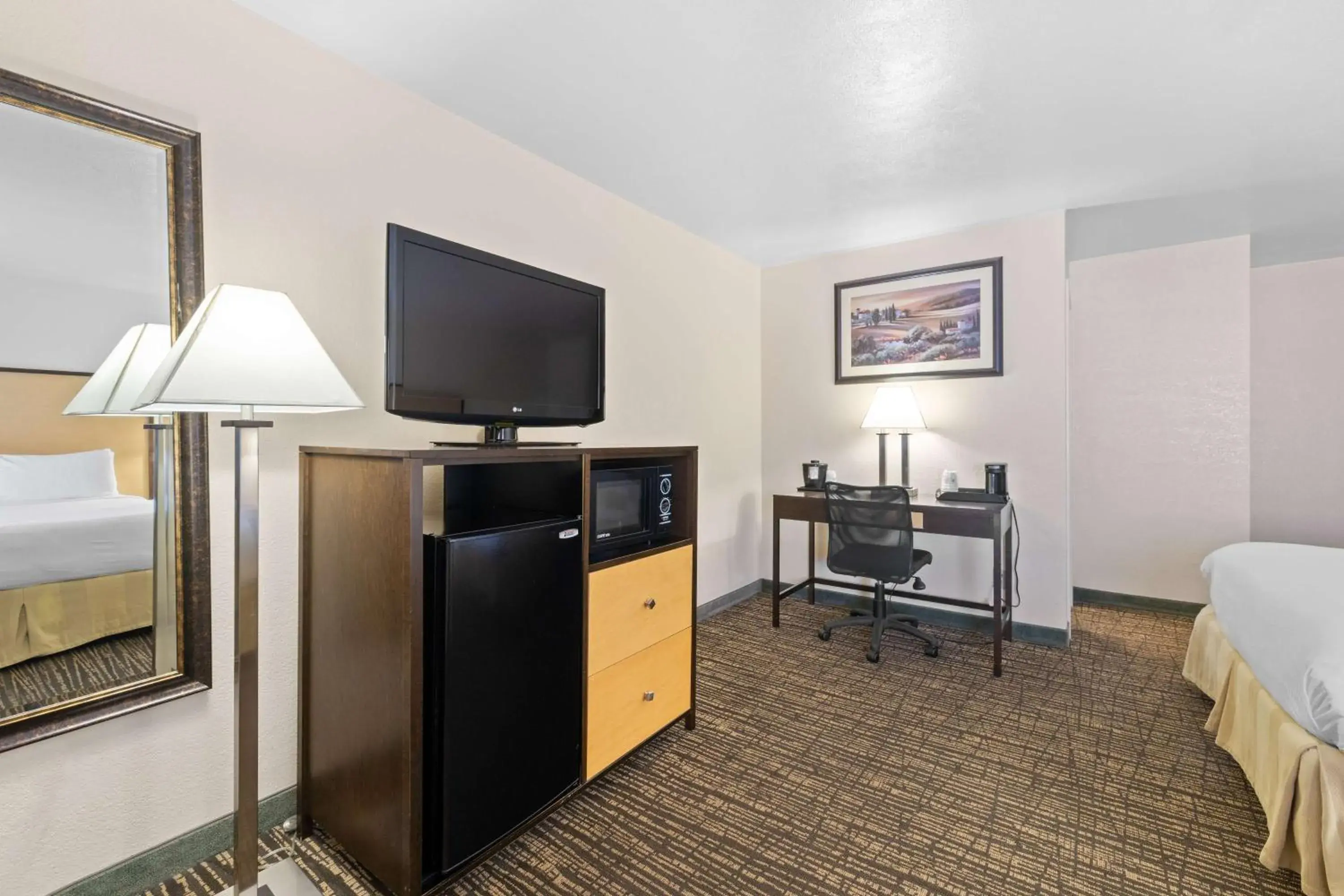 Queen Room with Two Queen Beds - Pet Friendly in Best Western Petaluma Inn Queen Room with Two Queen Beds - Pet Friendly in Best Western Petaluma Inn