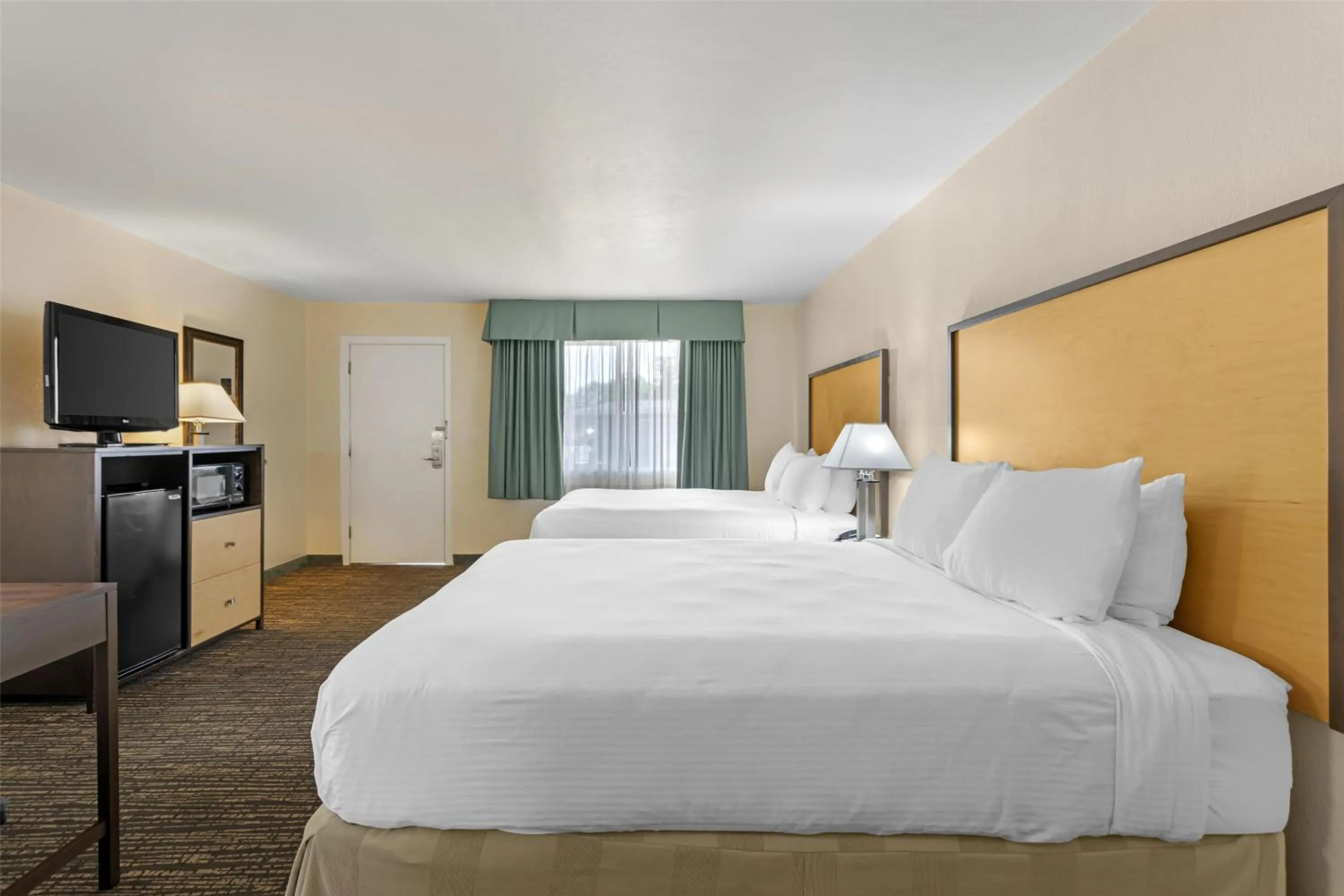 Bedroom, Bed in Best Western Petaluma Inn