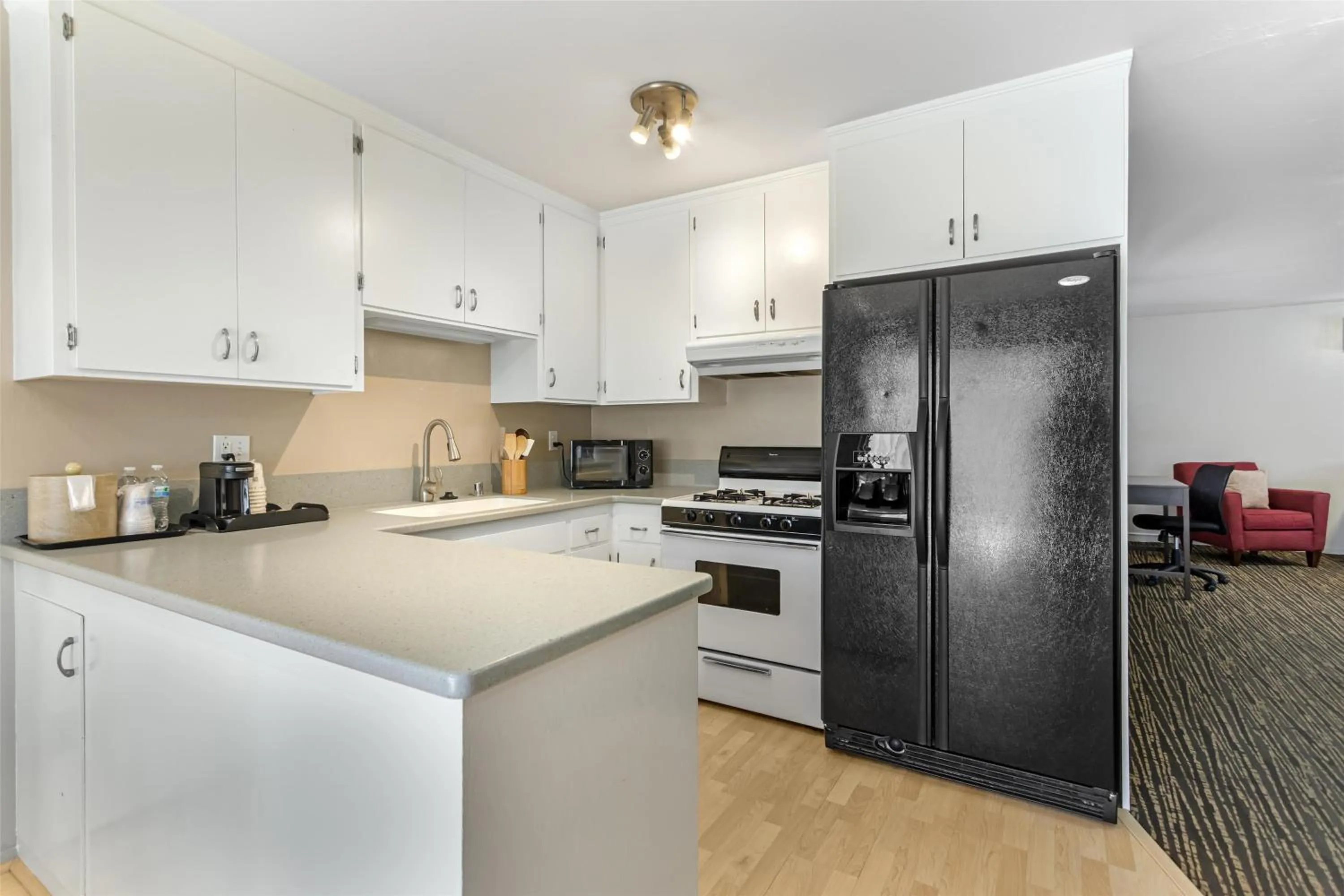 Photo of the whole room in Best Western Petaluma Inn