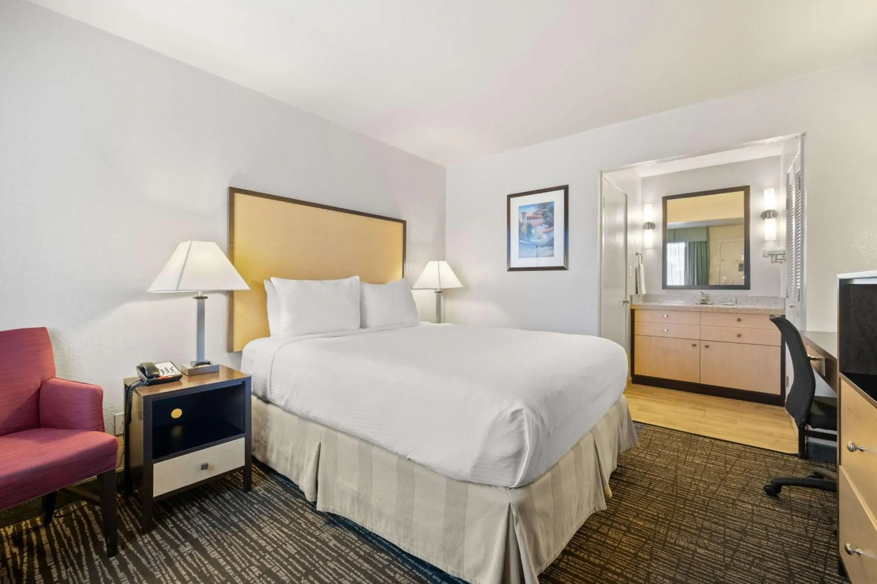 Queen Room - Pet Friendly in Best Western Petaluma Inn Queen Room - Pet Friendly in Best Western Petaluma Inn