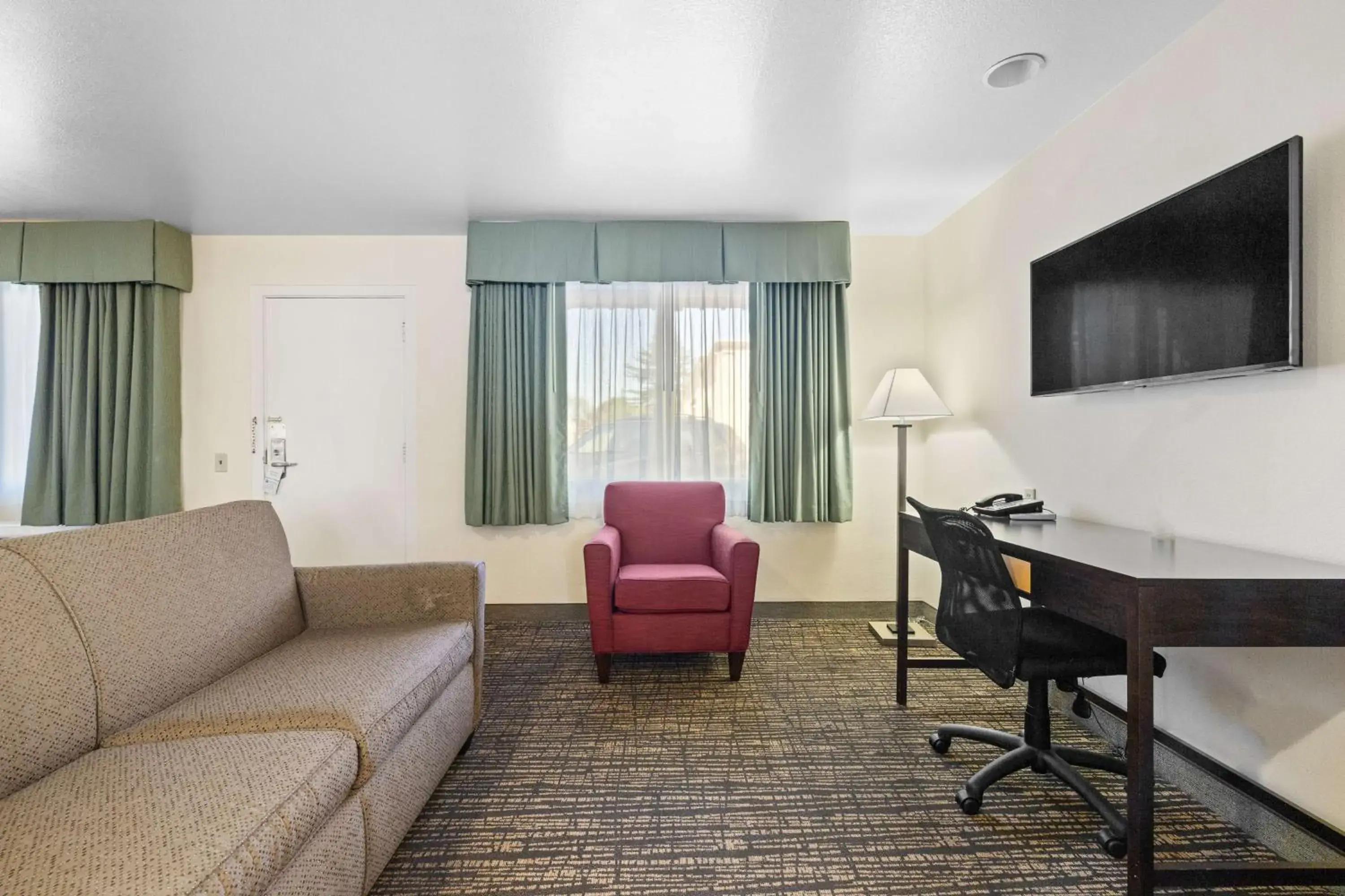 King Room with Roll-in Shower - Disability Access - Non-Smoking in Best Western Petaluma Inn King Room with Roll-in Shower - Disability Access - Non-Smoking in Best Western Petaluma Inn