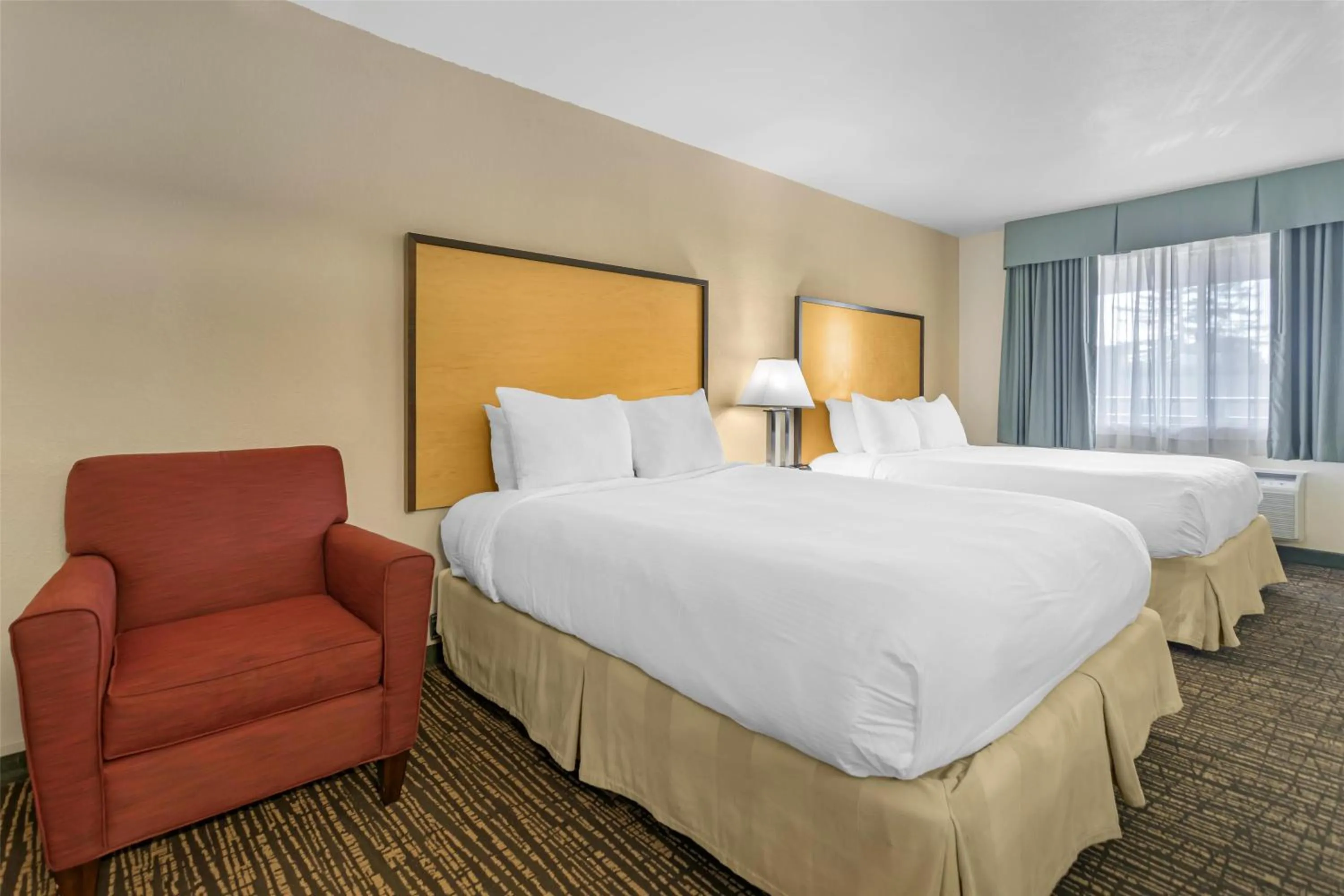 Bedroom, Bed in Best Western Petaluma Inn