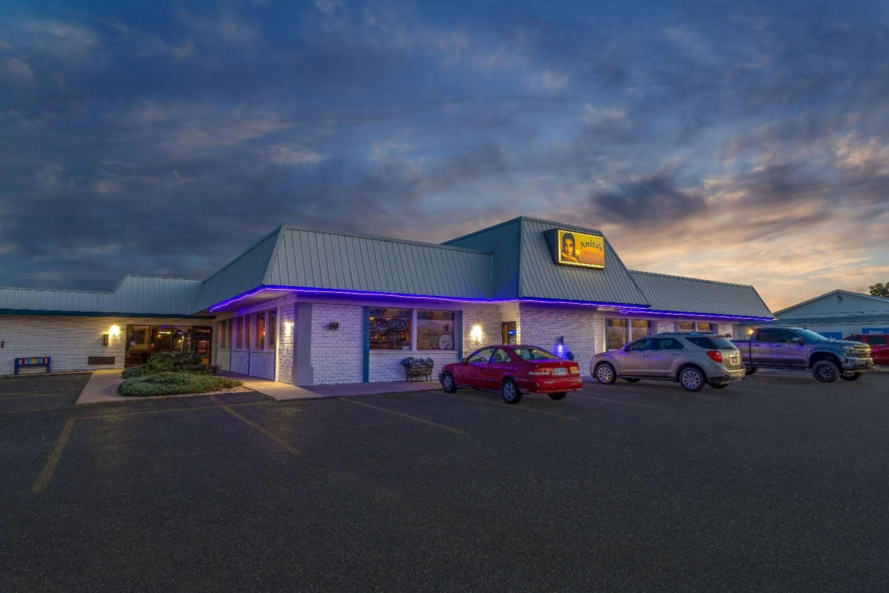 Restaurant/places to eat in Baymont by Wyndham El Dorado