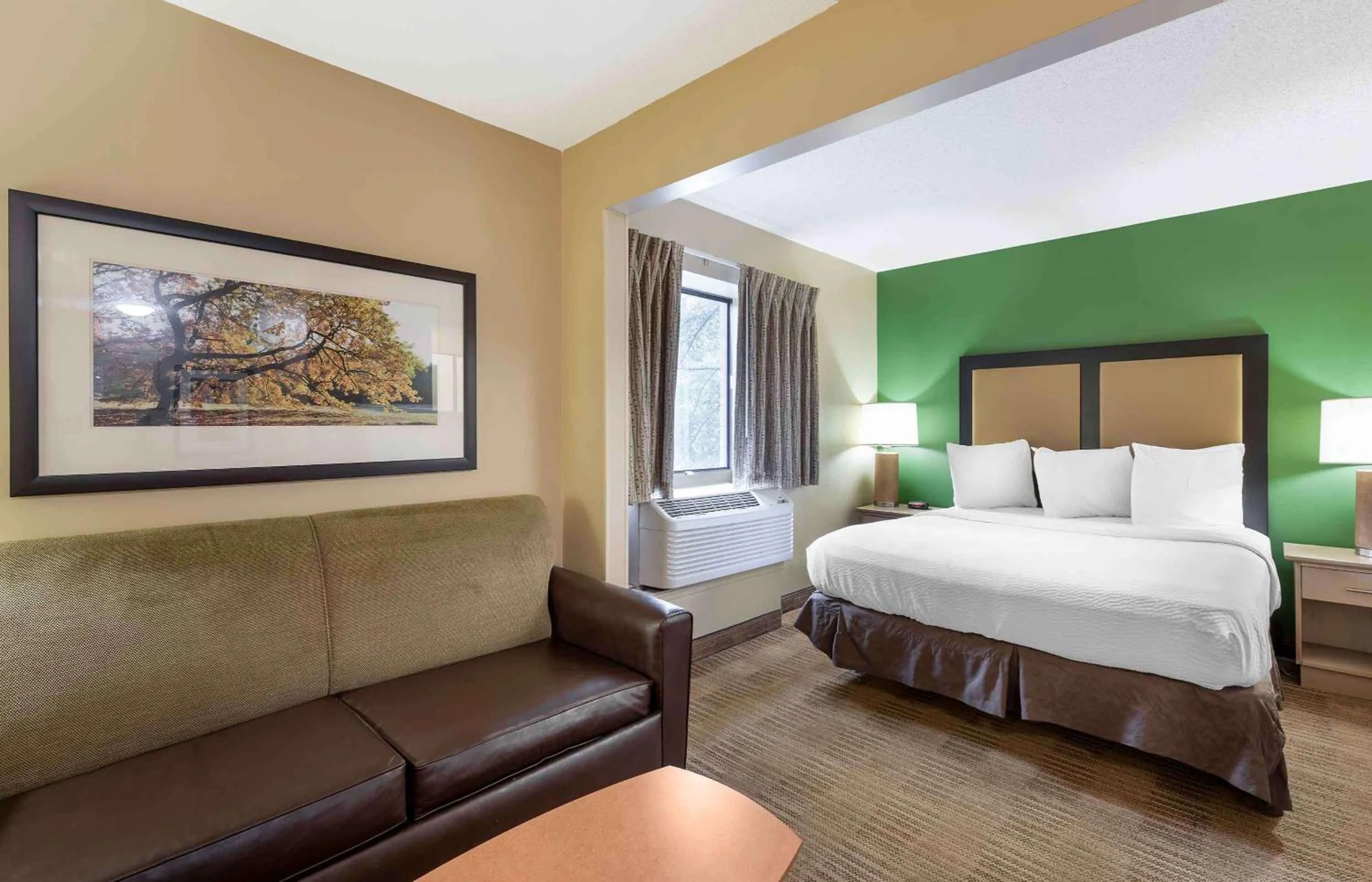 Bedroom, Bed in Extended Stay America Suites - Cleveland - Westlake