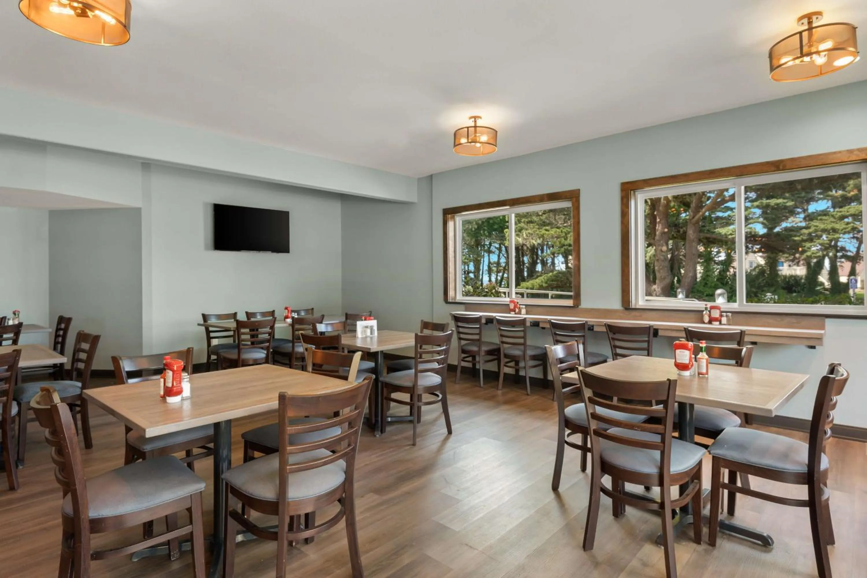 Food and drinks in Best Western Inn at Face Rock