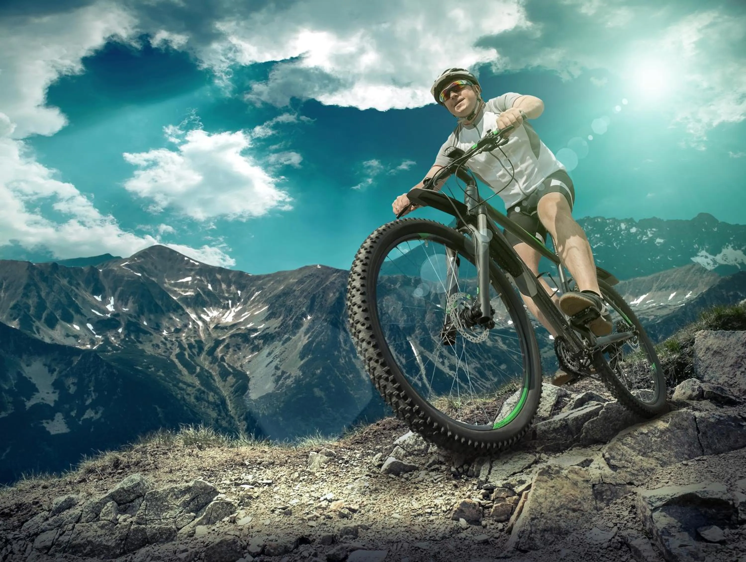 Cycling in Adonis Le Chastellan