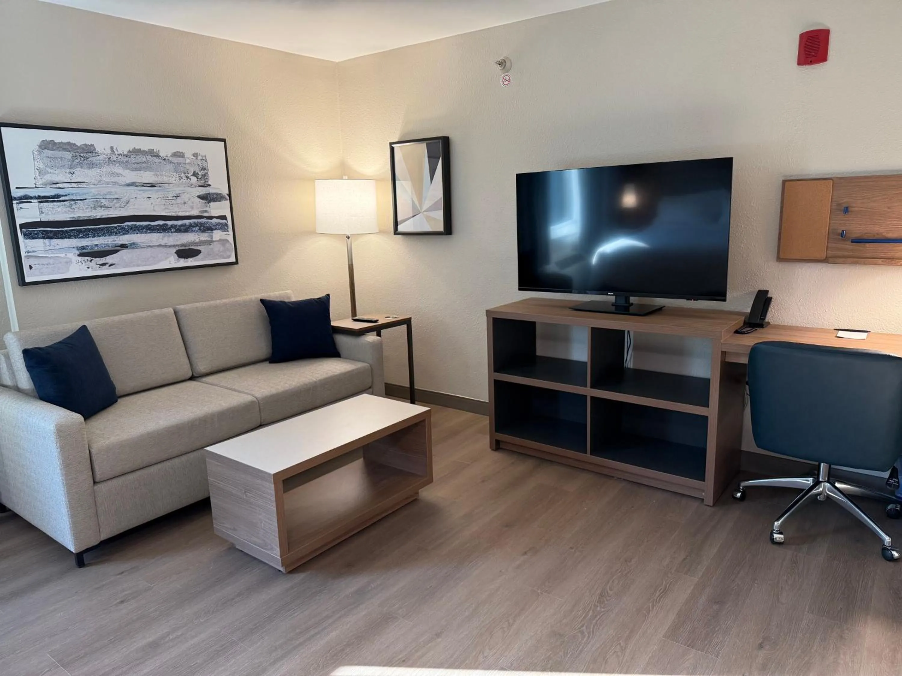 Living room in Candlewood Suites Jacksonville Southpoint