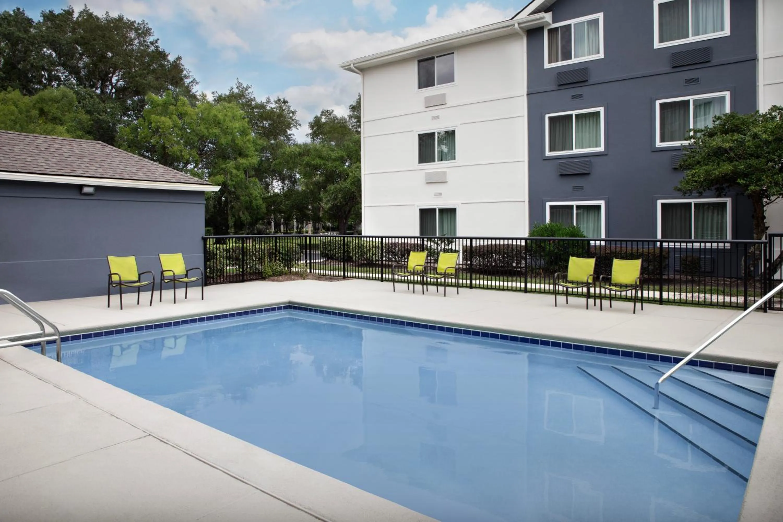 Swimming pool in Candlewood Suites Jacksonville Southpoint