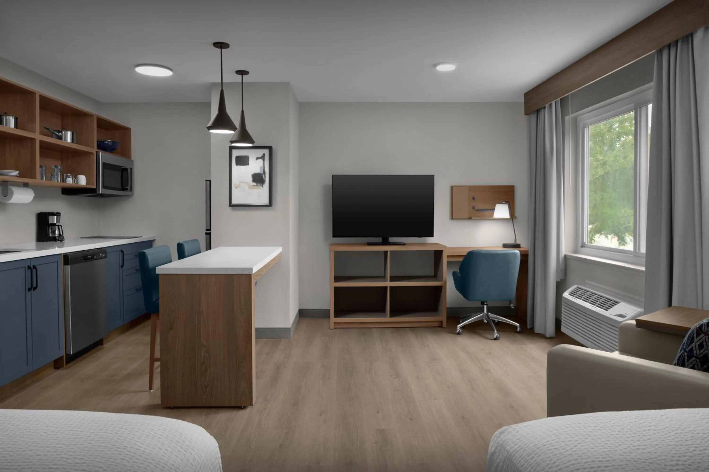 TV and multimedia in Candlewood Suites Jacksonville Southpoint