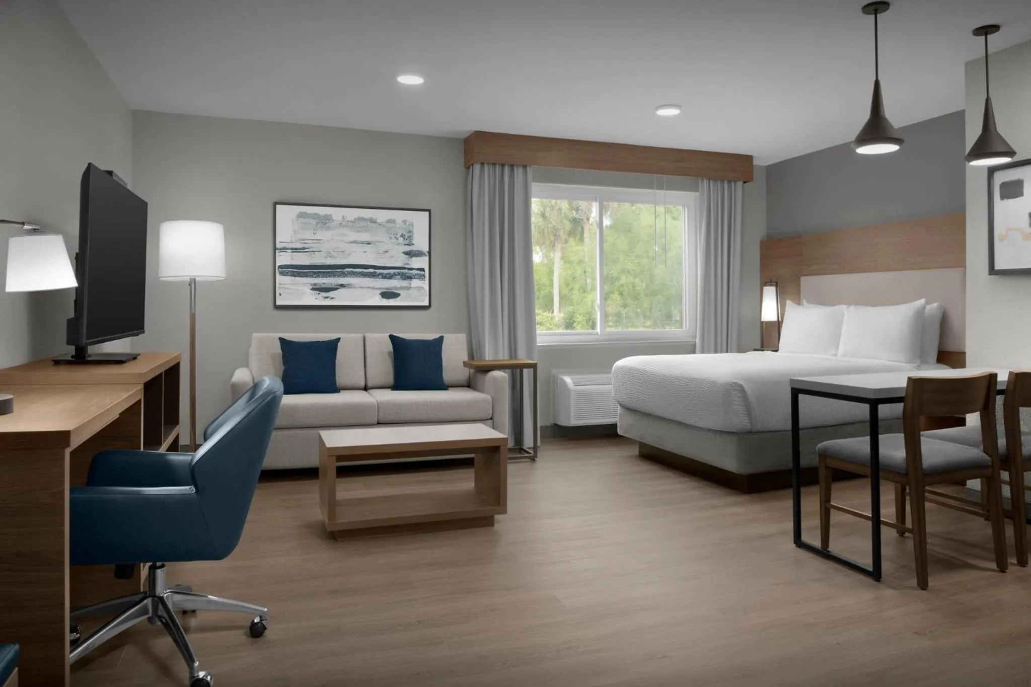 Photo of the whole room, Bed in Candlewood Suites Jacksonville Southpoint