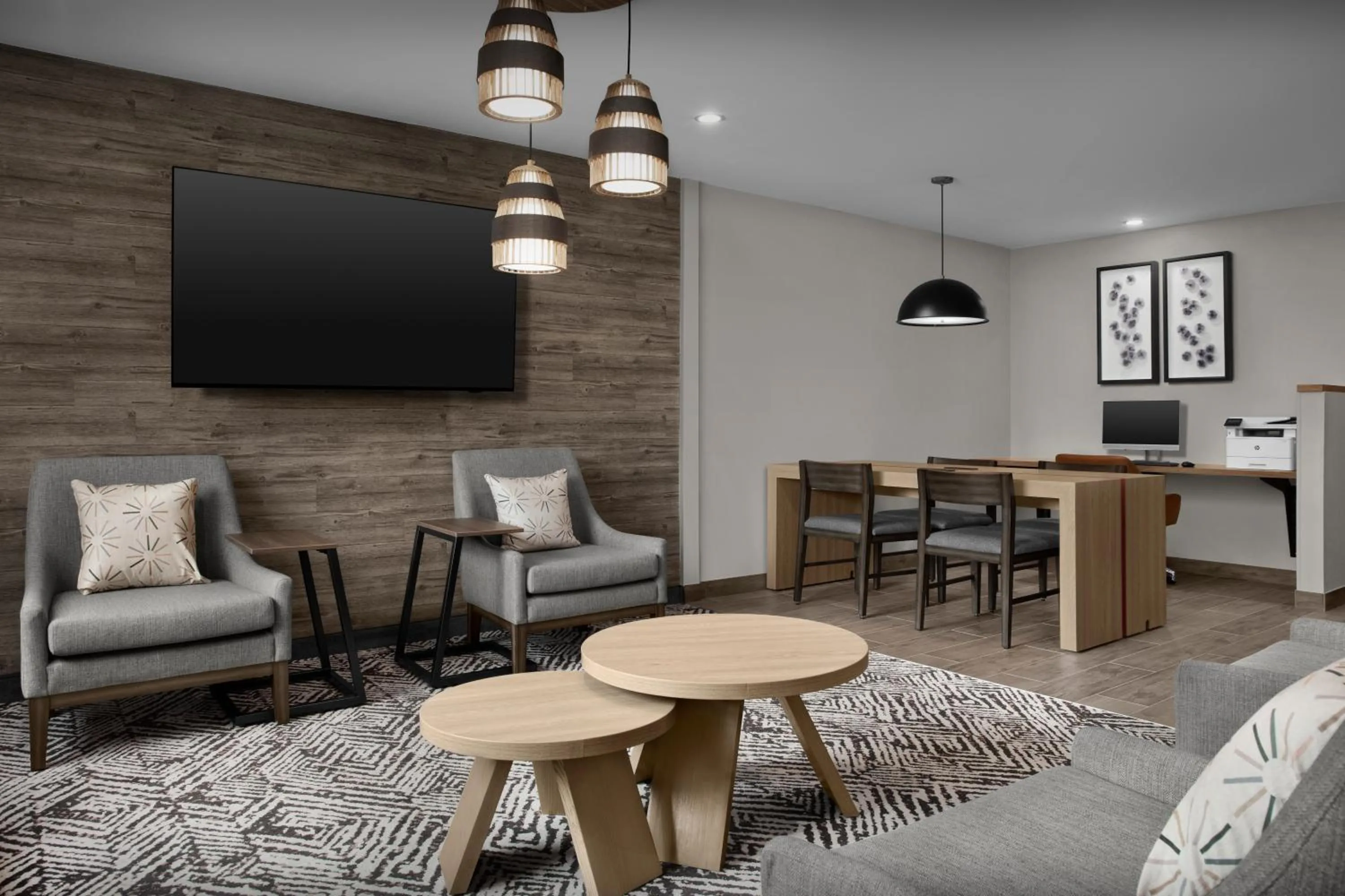 Communal lounge/ TV room in Candlewood Suites Jacksonville Southpoint