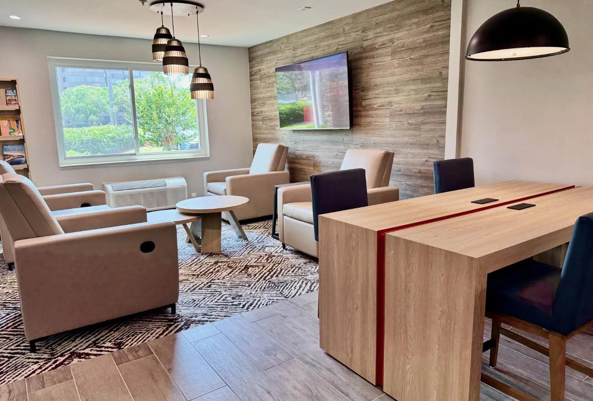 Property building in Candlewood Suites Jacksonville Southpoint