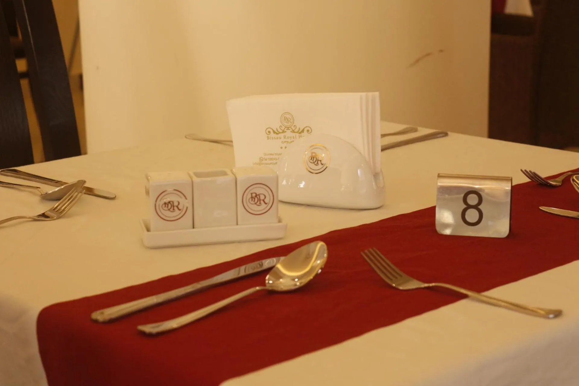 Restaurant/places to eat, Bed in Bissau Royal Hotel