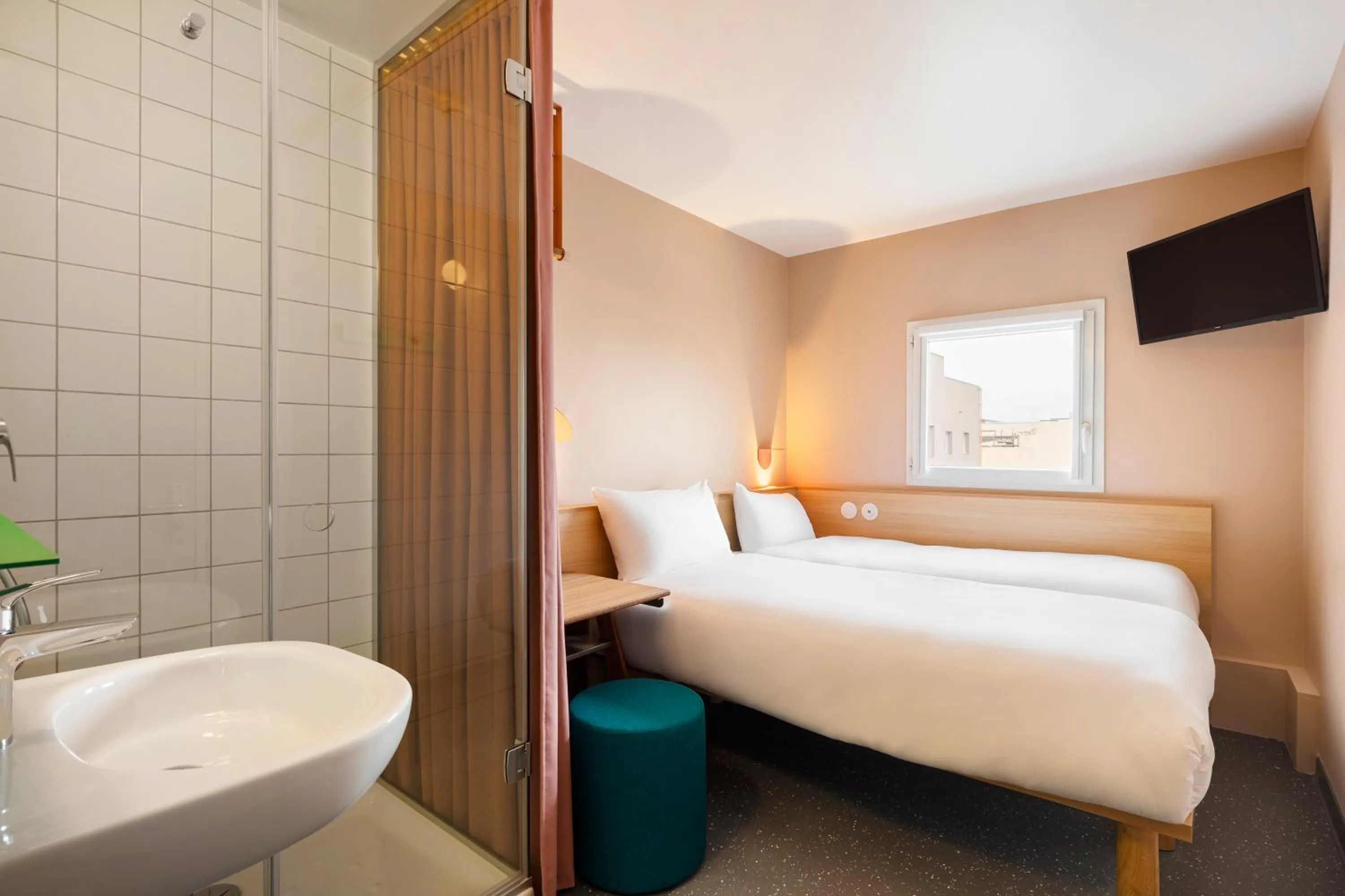 Photo of the whole room, Bed in Greet Hotel Nice Aéroport Promenade des Anglais