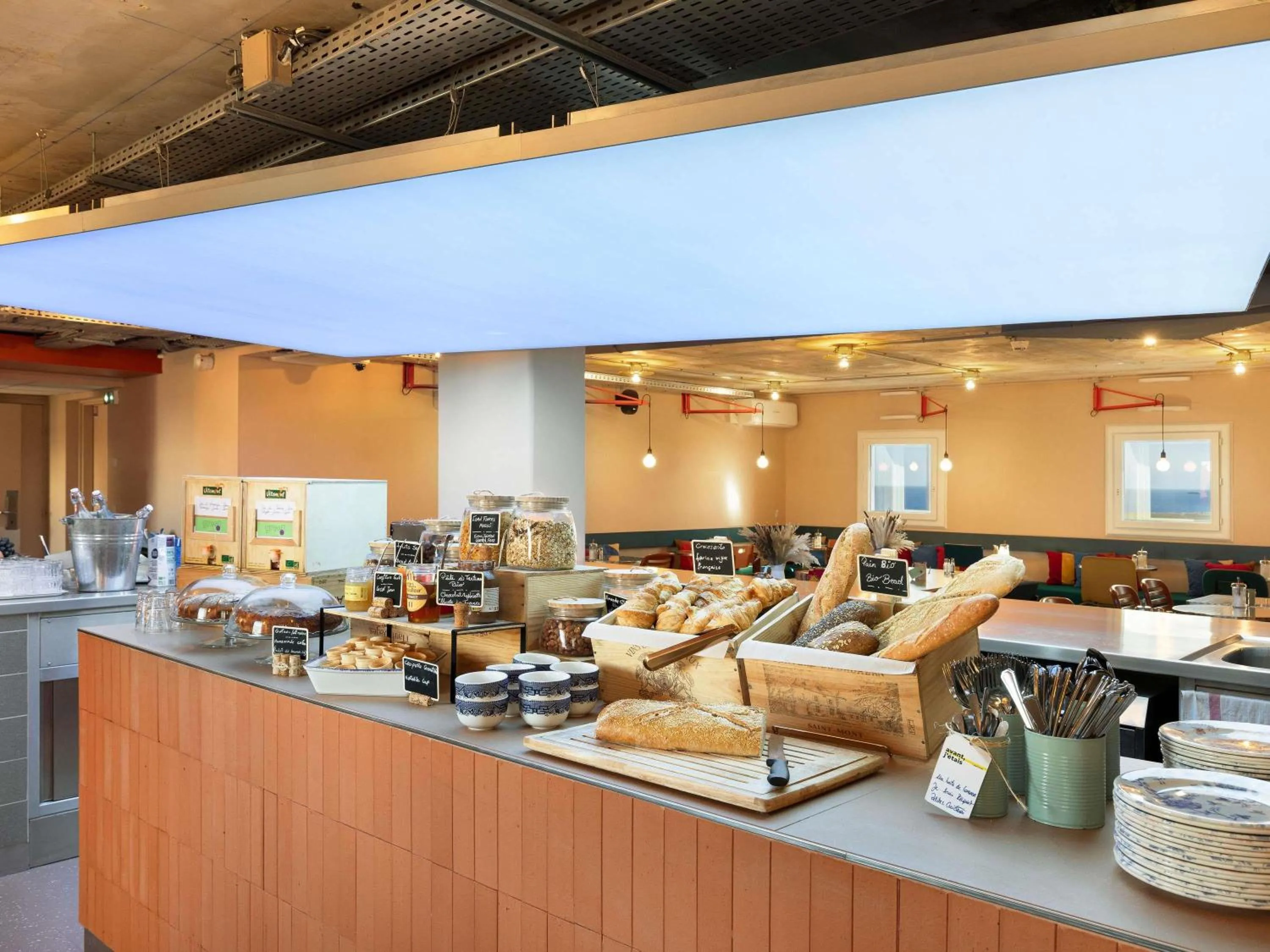 Property building in Greet Hotel Nice Aéroport Promenade des Anglais