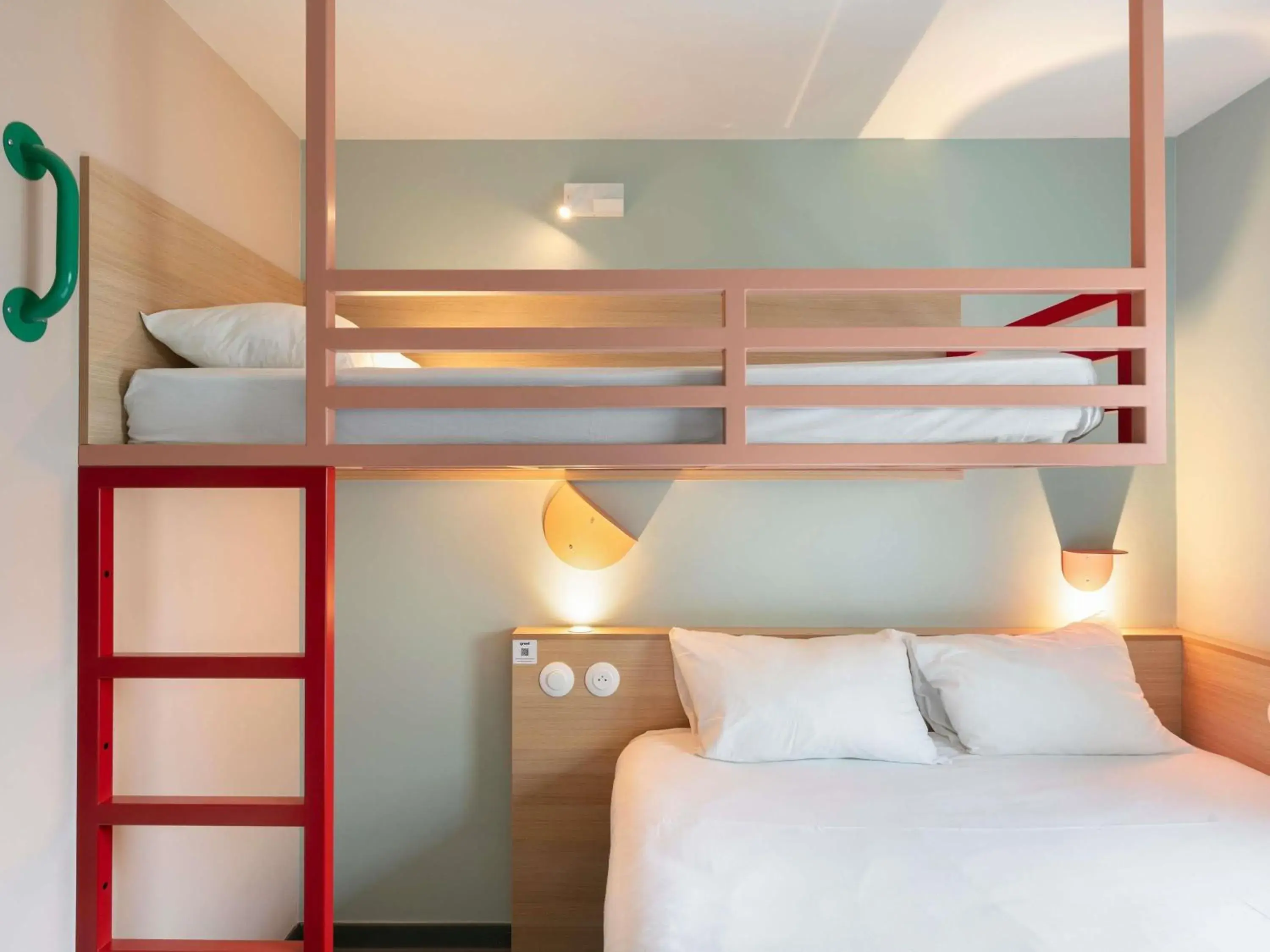 POP Triple Room with One Double and One Single Bunk Bed in Greet Hotel Nice Aéroport Promenade des Anglais POP Triple Room with One Double and One Single Bunk Bed in Greet Hotel Nice Aéroport Promenade des Anglais