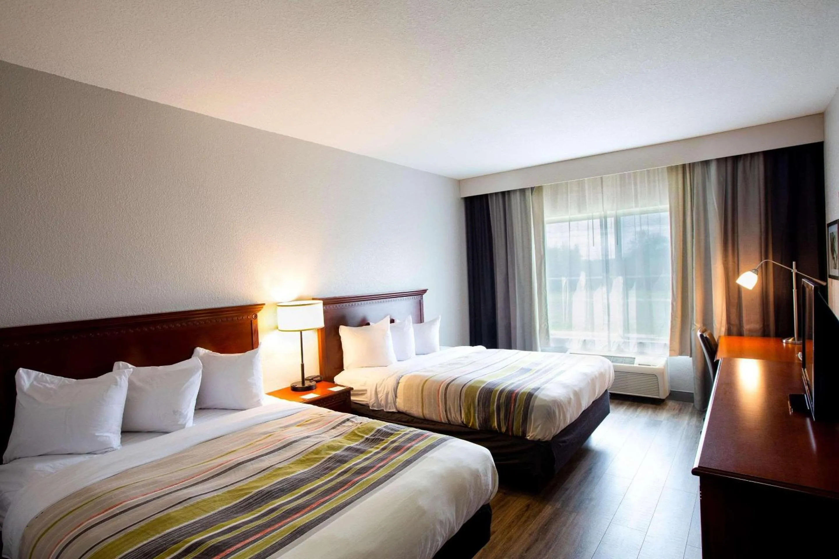 Bedroom, Bed in Country Inn & Suites by Radisson, Wilson, NC