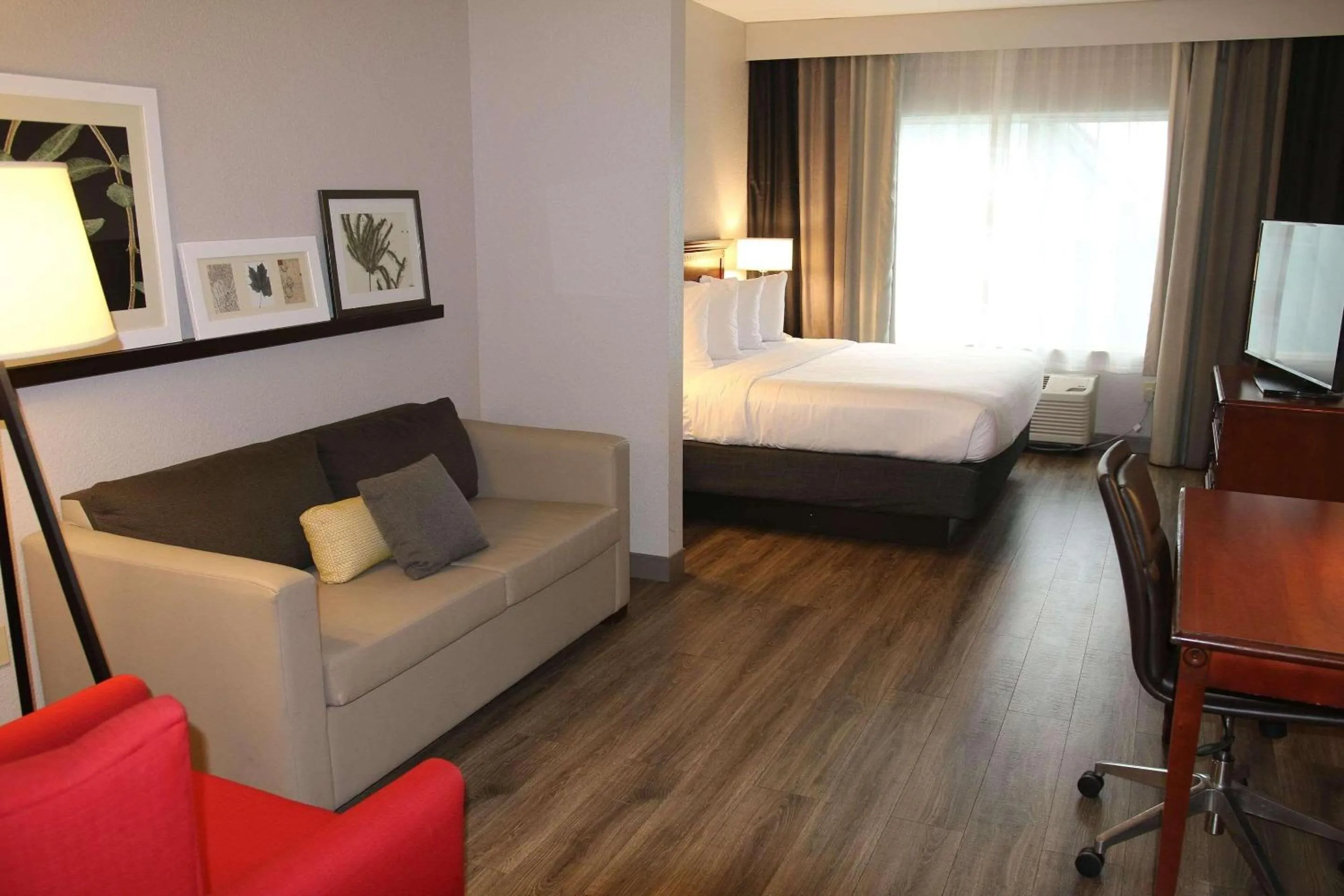 Bedroom, Bed in Country Inn & Suites by Radisson, Wilson, NC