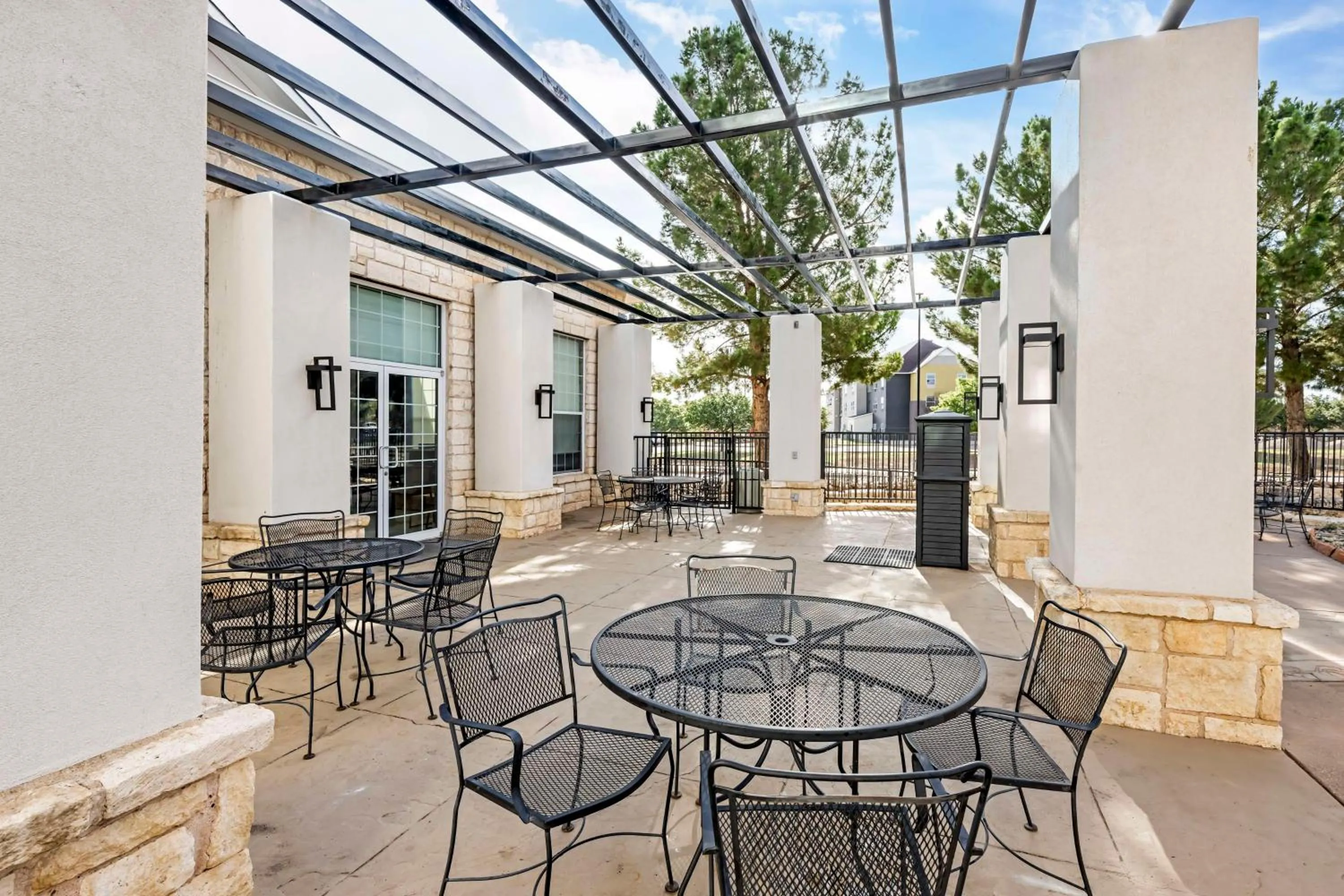 Property building in Best Western Lubbock West Inn & Suites